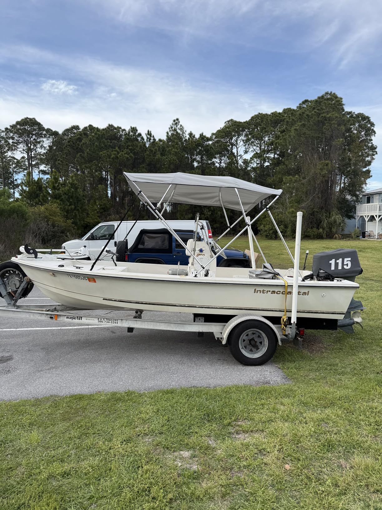 VEVOR 3 Bow Boat Bimini Tops, 600D Polyester Canopy with Aluminum Alloy Frame, Waterproof & Sun Shade Boat Awning Canopy with Storage Bag, 2 Support Poles, 4 Straps, 6'Lx(67