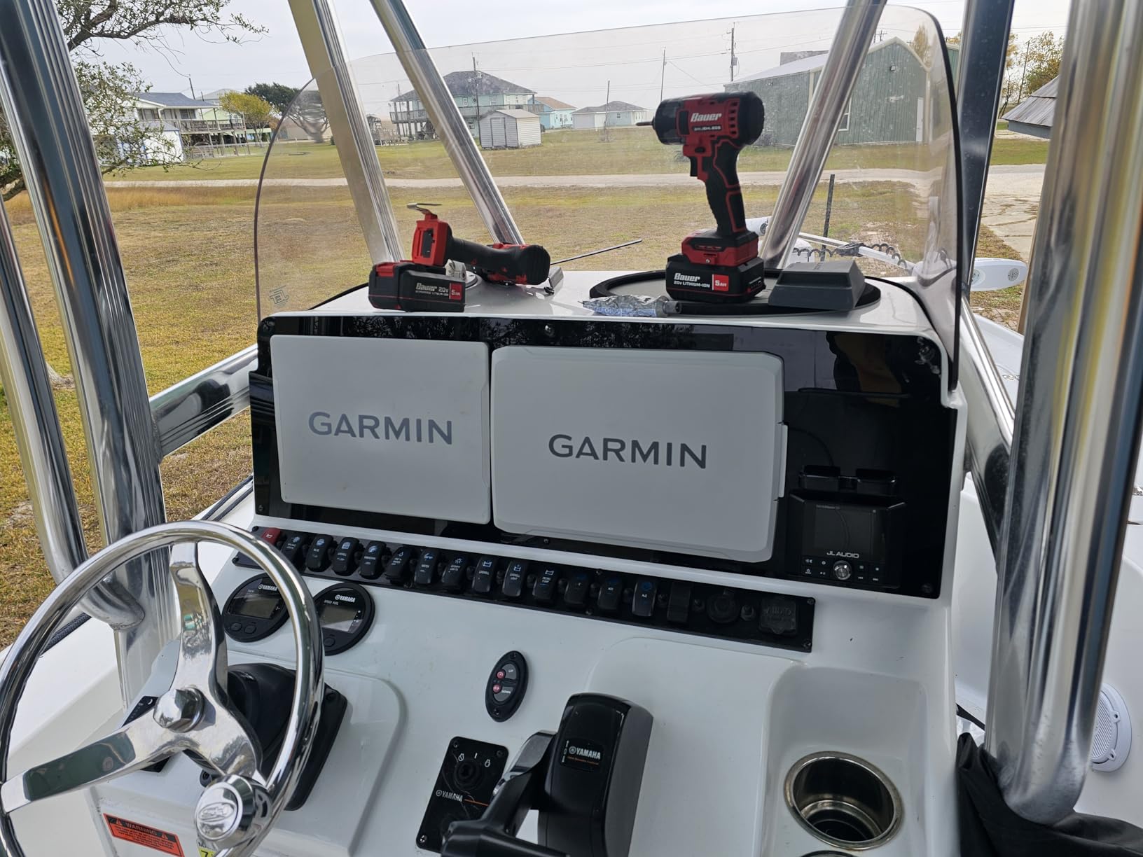 Garmin ECHOMAP Ultra 2 12-Inch 126sv Chartplotter with Garmin Navionics Plus Mapping, LiveScope Sonar customer photo 1