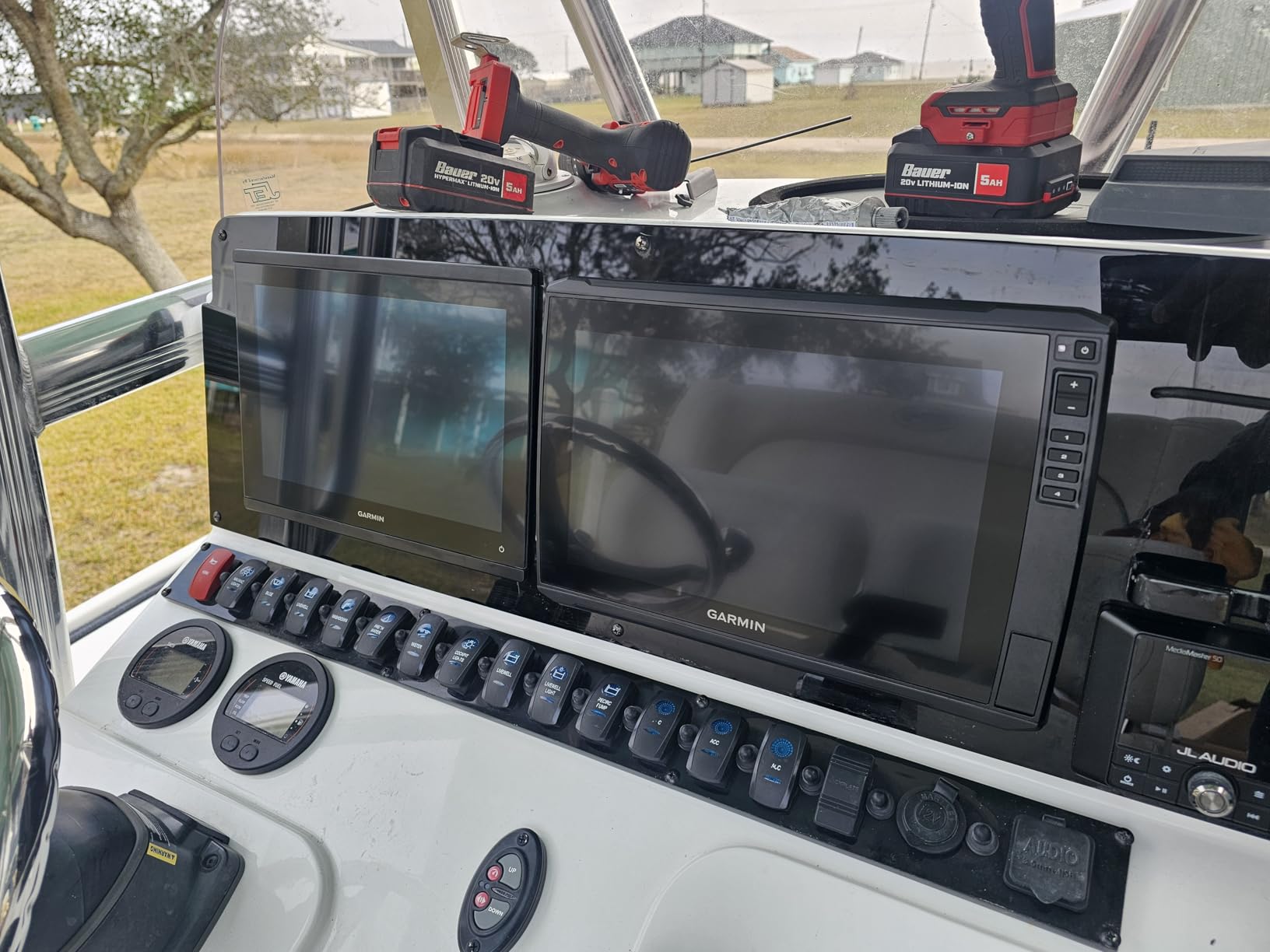 Garmin ECHOMAP Ultra 2 12-Inch 126sv Chartplotter with Garmin Navionics Plus Mapping, LiveScope Sonar customer photo 2