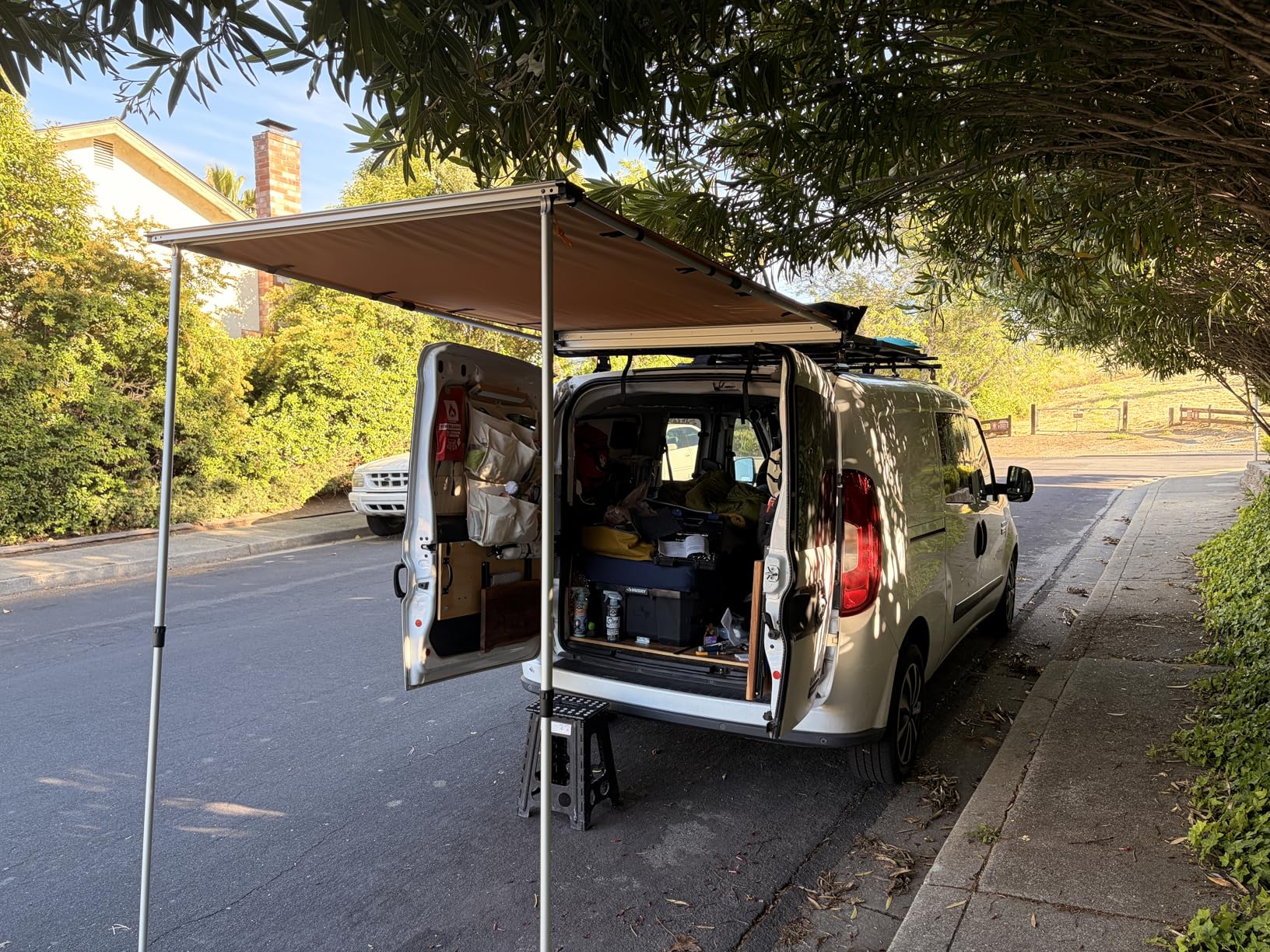 VEVOR Vehicle Awning 4.6'x6.6' Roof Rack Pull-Out Sun Shade UV50+ PU3000mm customer photo 1