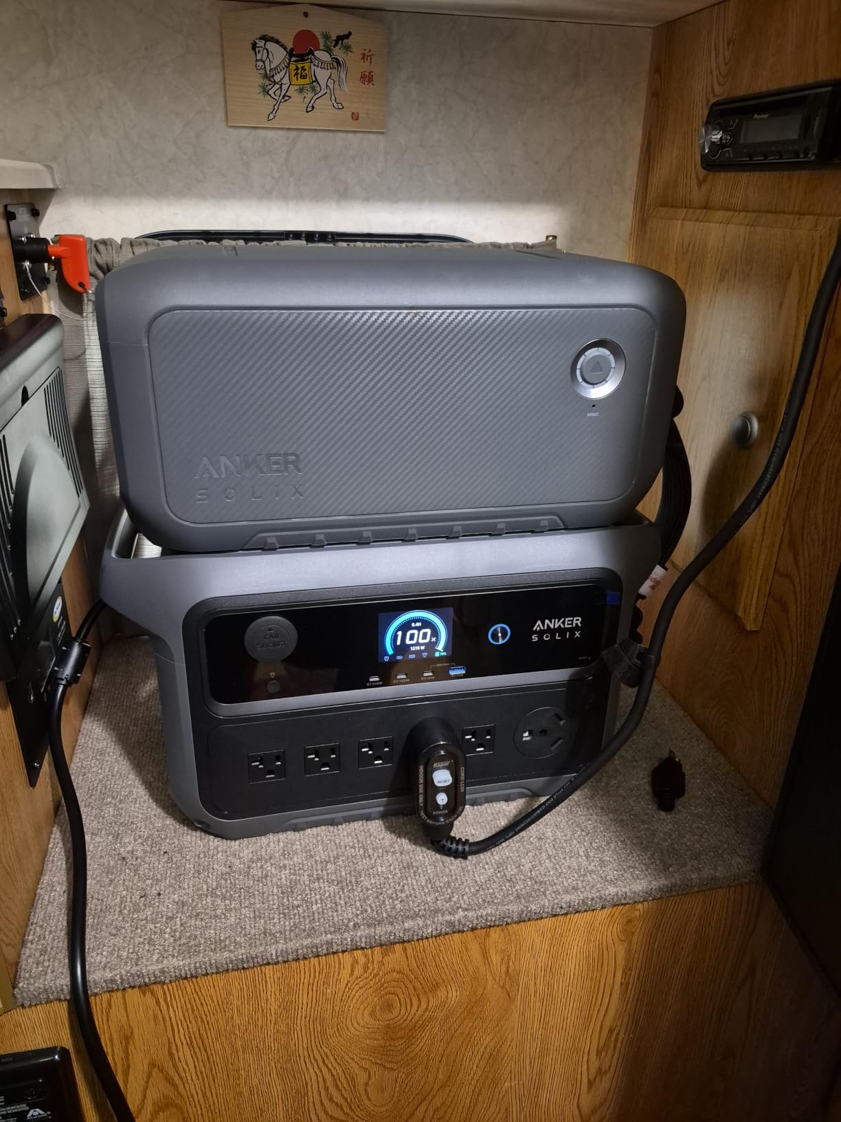 Anker Portable Power Station SOLIX C300, 288Wh LiFePO4 Backup Battery, 300W Solar Generator, 140W Two-Way Fast Charging customer photo 2