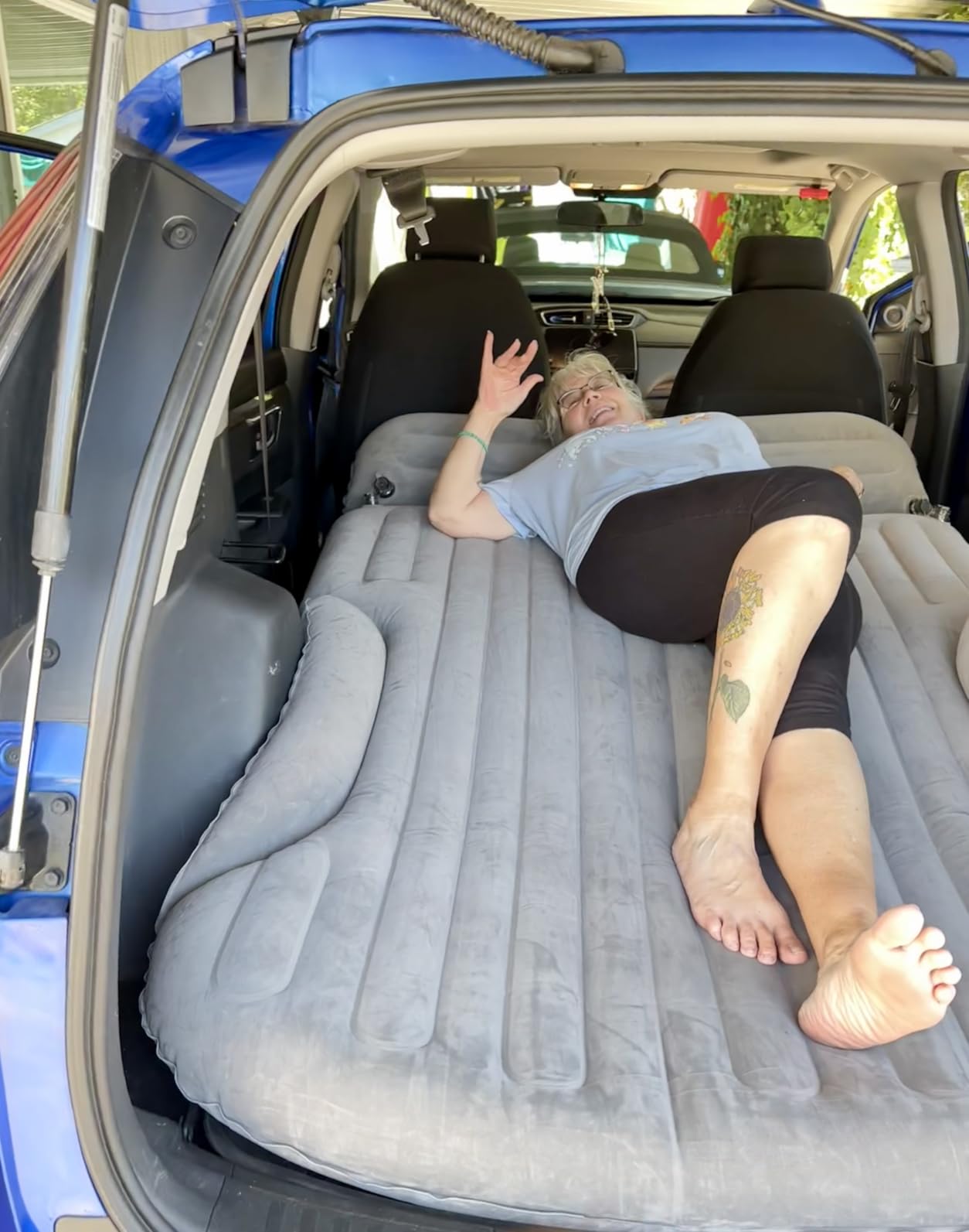 KMZ SUV Air Mattress Thickened and Double-Sided Flocking Travel Camping Bed with 2 Pillows & Electric Pump Dedicated Mobile Cushion Inflatable Bed for SUV Trunk and Rear Seat (Dark Gray) customer photo 1