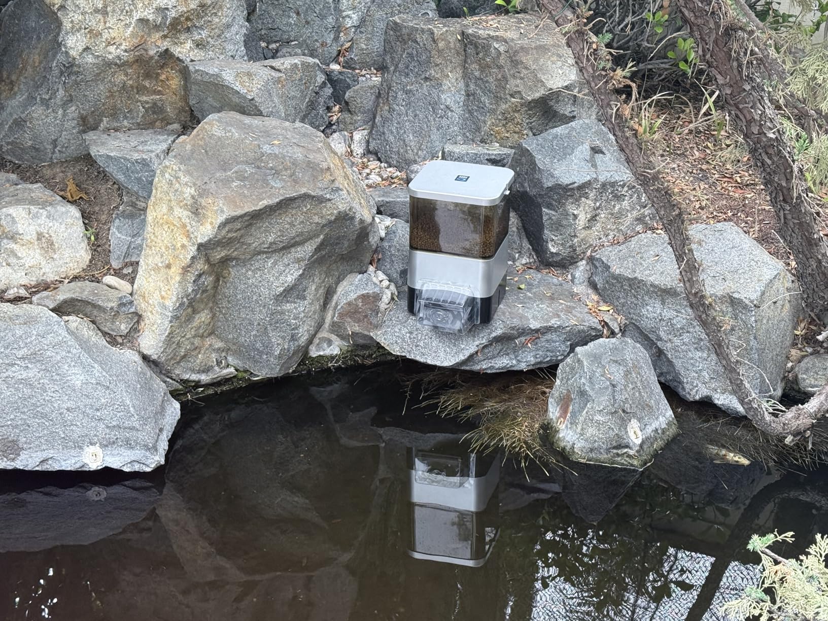 Pawfly Automatic Fish Feeder - Large Capacity Vacation Timer, Moisture-Proof Outdoor Koi Fish Feeder, Battery Powered customer photo 1