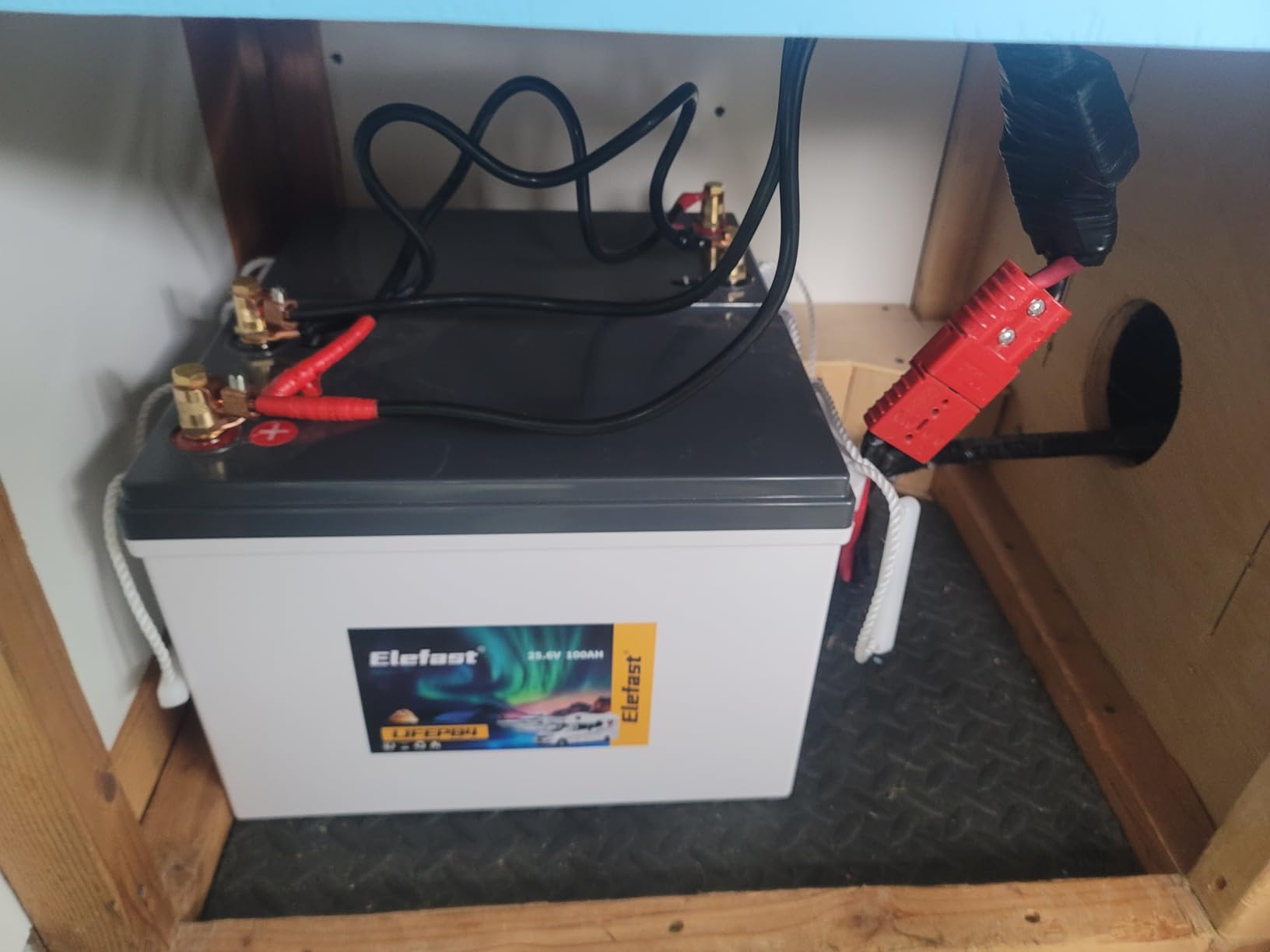 Elefast Lifepo4 Battery 100AH 24V Lithium Battery Built-in 100A BMS | Motors for 28-86lb Thrust, Power 2560w, 10000 Deep Cycle, for 24V Trolling Motors, Marine, RV, Boat, Solar System Home Storage customer photo 1