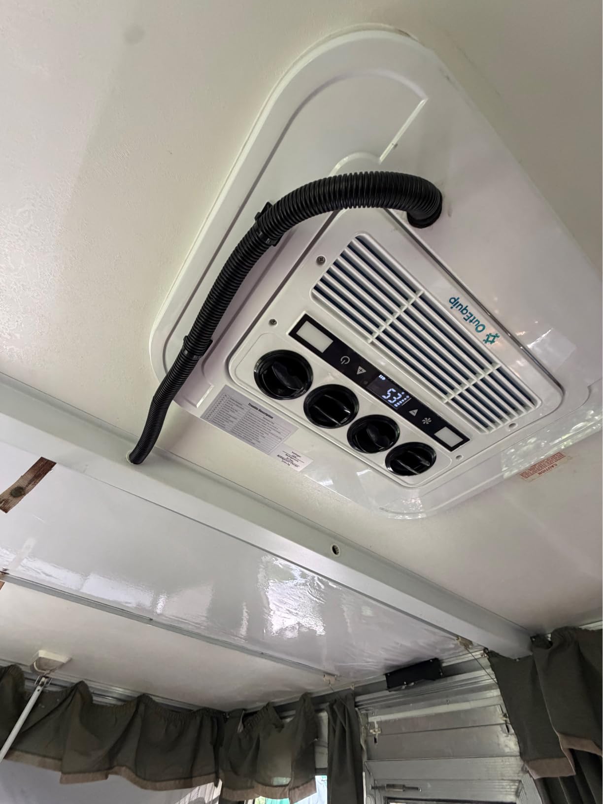 Outequip RV Air Conditioner, 12V 10000 BTU Rooftop Air Conditioner for RVs, Trucks, Vans, Campers, Tractor, Low Profile Quiet AC Unit customer photo 2
