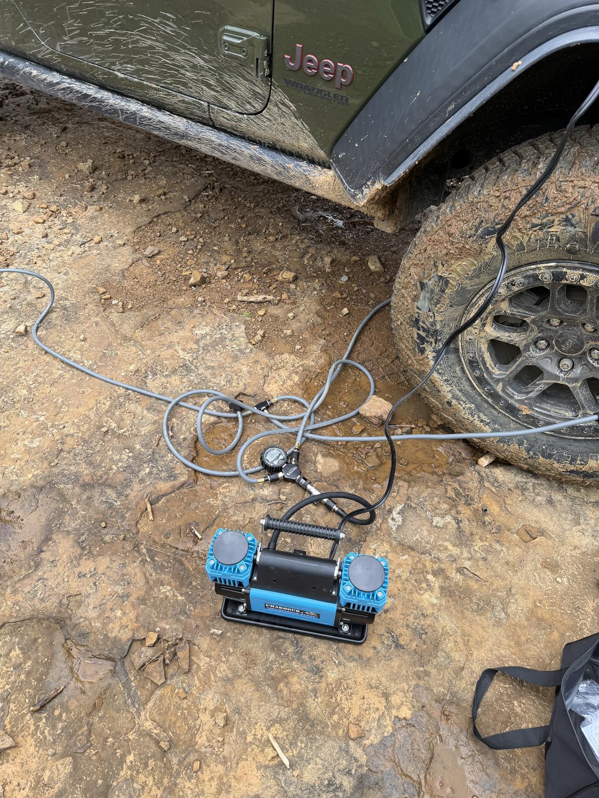 Uharbour 12V 10.6 CFM Offroad Air Compressor with Pressure Gauge | Dual Cylinder Heavy Duty Compressor for 4x4 Truck Car SUV with Bag customer photo 2