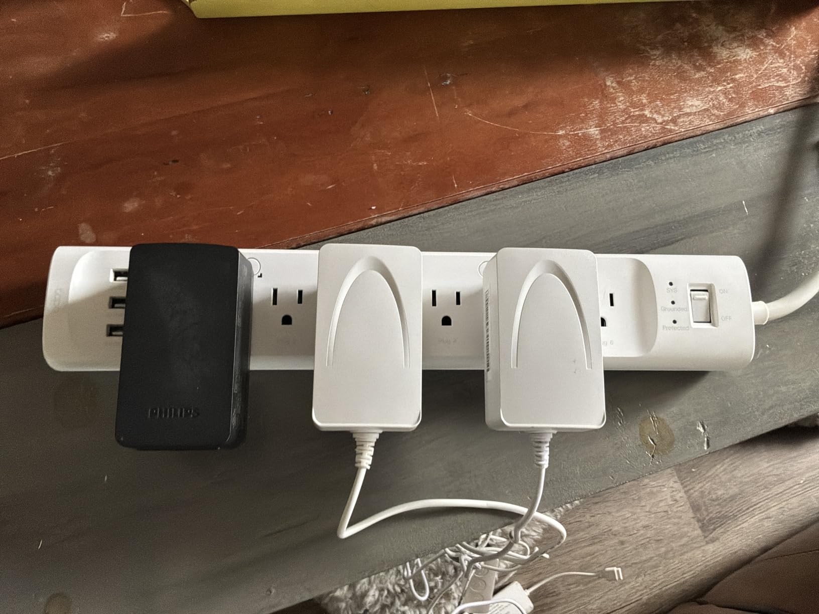 Tapo Smart Wi-Fi Power Strip - Matter Compatible, Energy Monitoring, Surge Protection, 6 Individually Controlled Outlets & 3 USB Ports, Works with Alexa, Google Assistant, Siri & Bixby - Tapo P316M customer photo 2