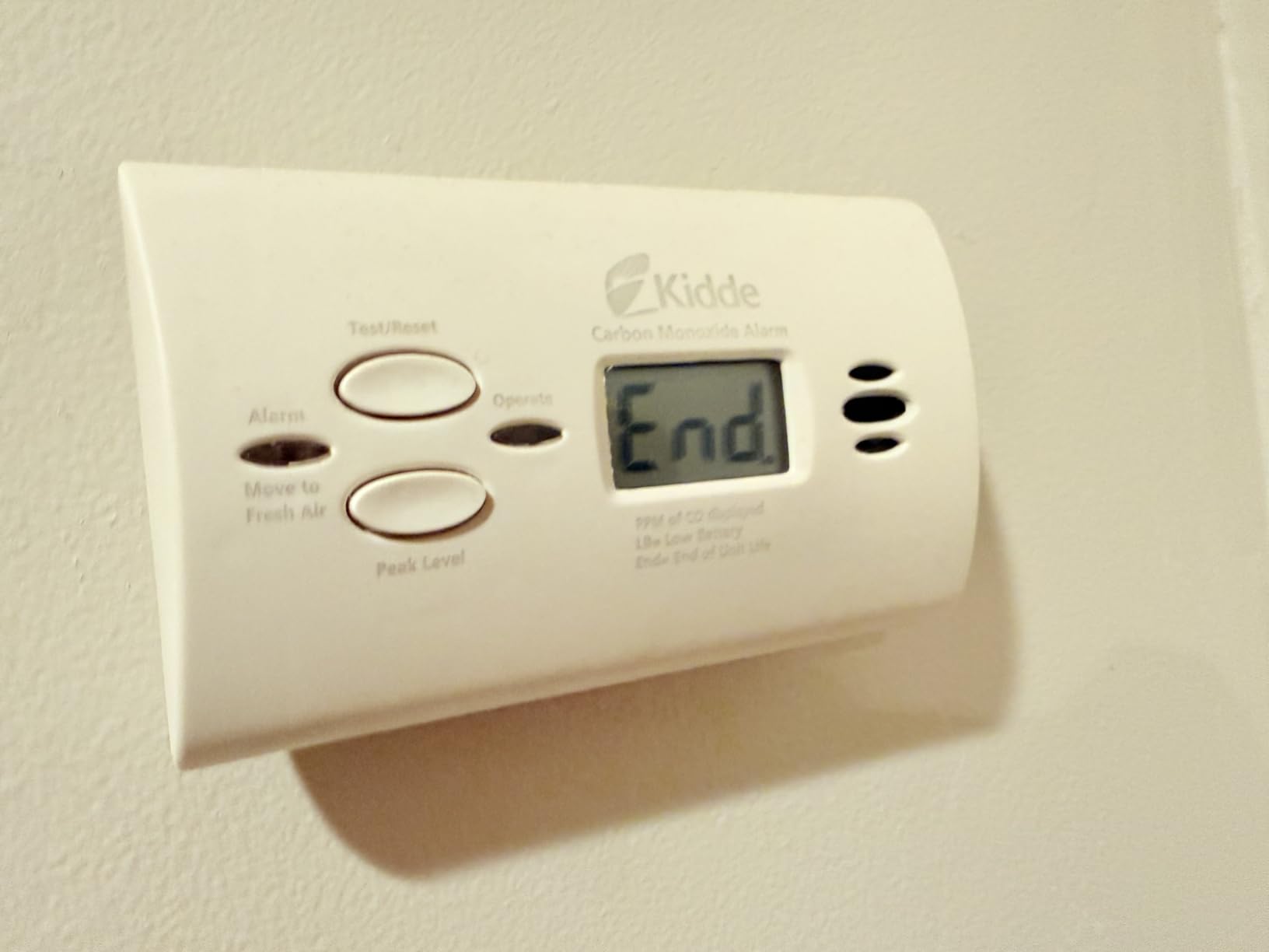 Kidde Carbon Monoxide Detector, AA Battery-Powered, COBD | Digital Backlit Display, LED Status Lights, Loud 85 dB Alarm, Lightweight and Portable for Travel or Home, 5th Edition customer photo 1