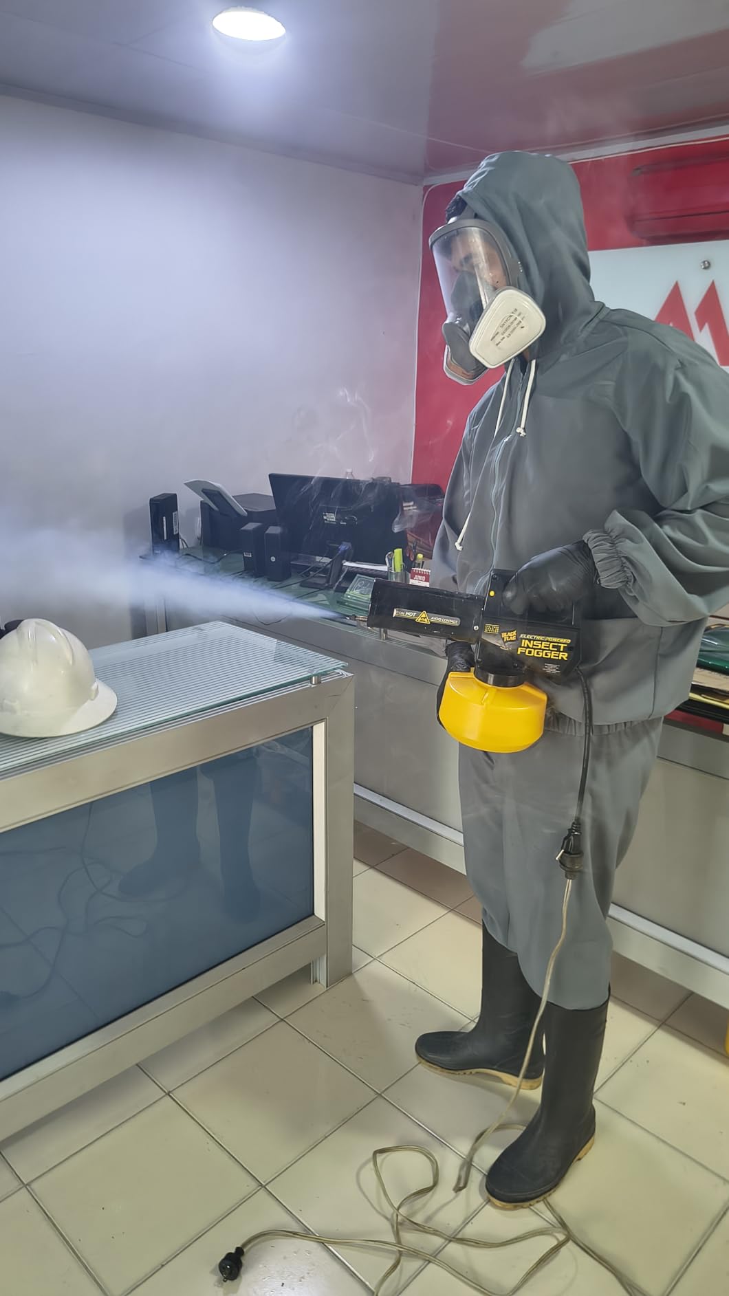 Black Flag 190107 Electric Insect Fogger for Killing and Repelling Mosquitoes, Flies, and Flying Insects Outdoors, Yellow & Black customer photo 1