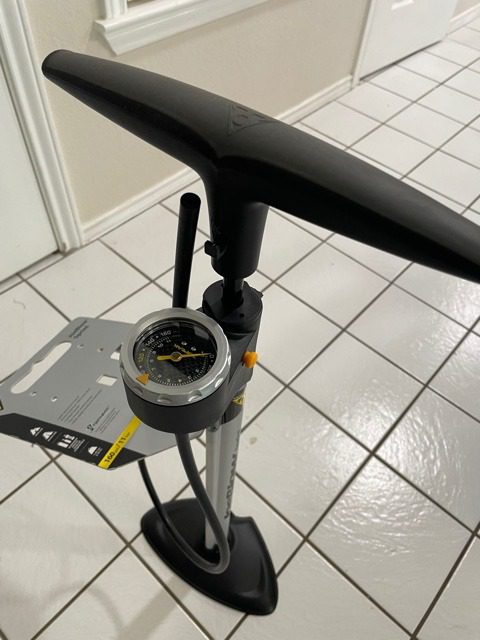 Topeak JoeBlow Sprint Bike Pump - TwinHead High-Pressure Floor Pump for Road, MTB & Gravel Bikes, 160 Psi / 11 Bar Capacity, Satin Aluminum Barrel, Top-Mounted Gauge & Air Release Button customer photo 1