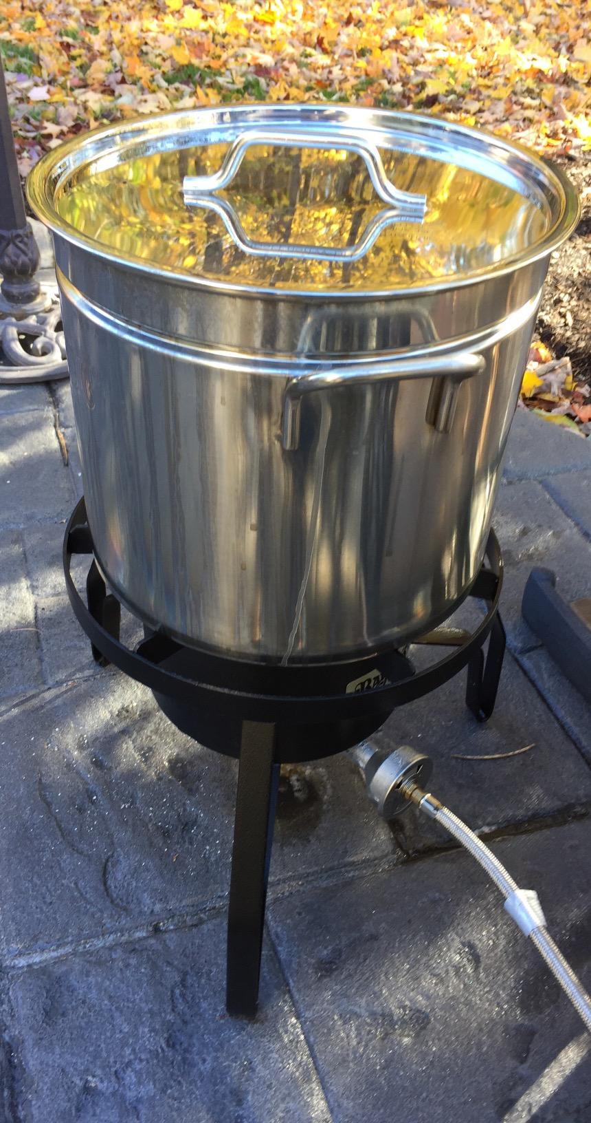 Bayou Classic 1124 24-qt Stainless Stockpot w/Lid And Basket Includes Vented Lid Perforated Stainless Steel Basket Perfect For Steaming Boiling and Frying customer photo 2