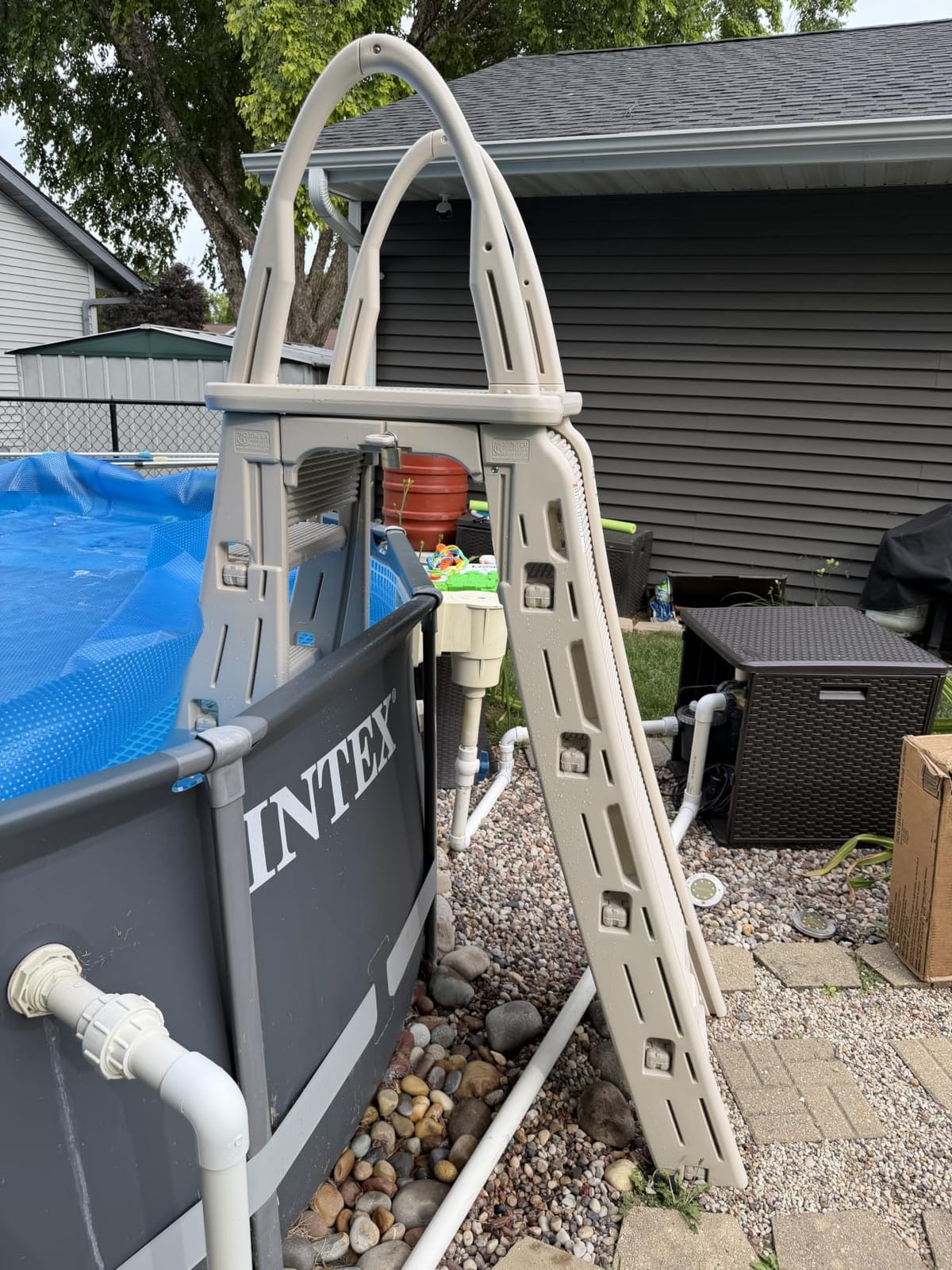 Confer Plastics 7200 Roll Guard fits Above-Ground Pool Heights from 48