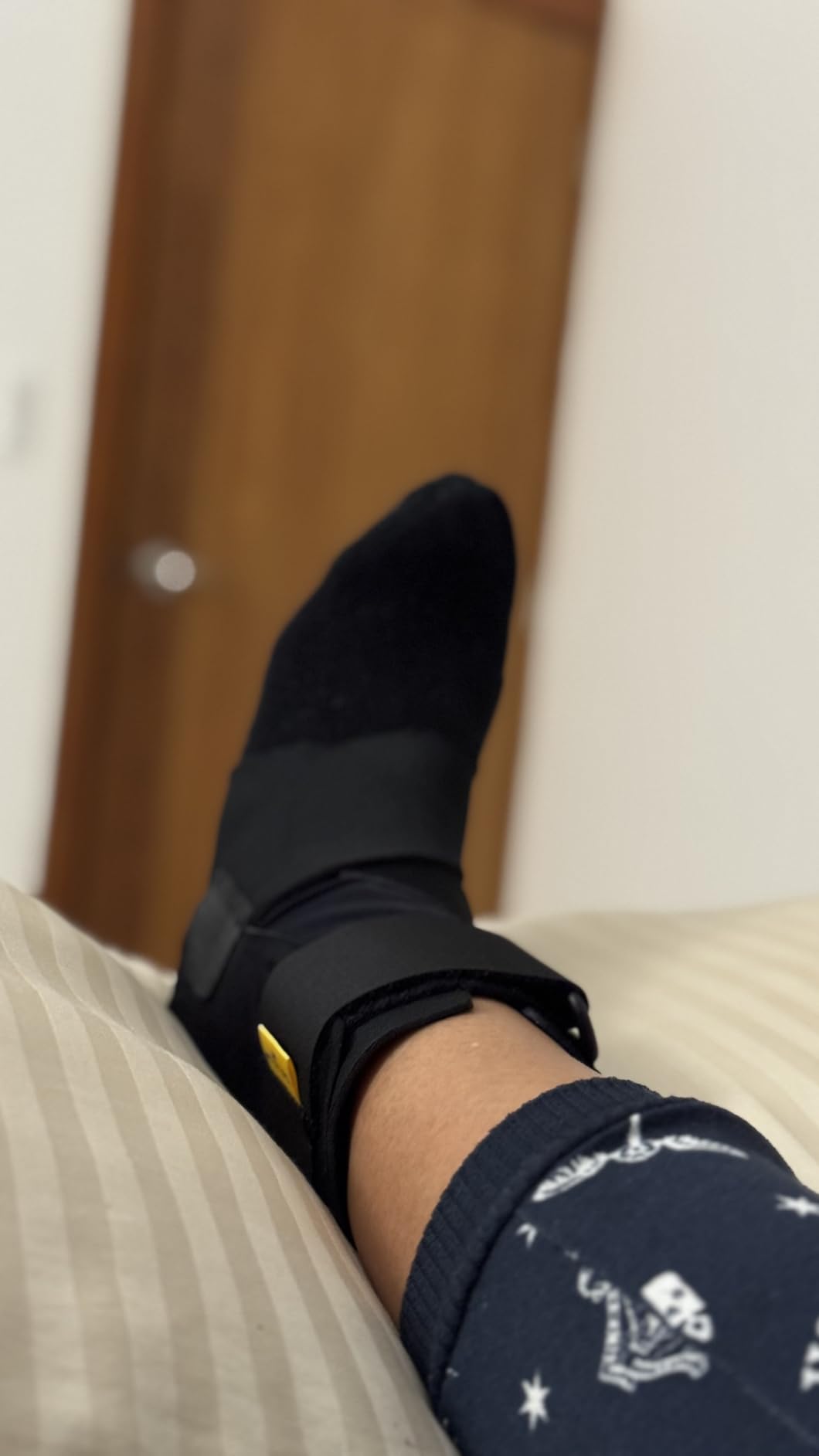 3M Futuro Sport Deluxe Black Ankle Stabilizer One Size Hook and Loop Strap for The Foot customer photo 1