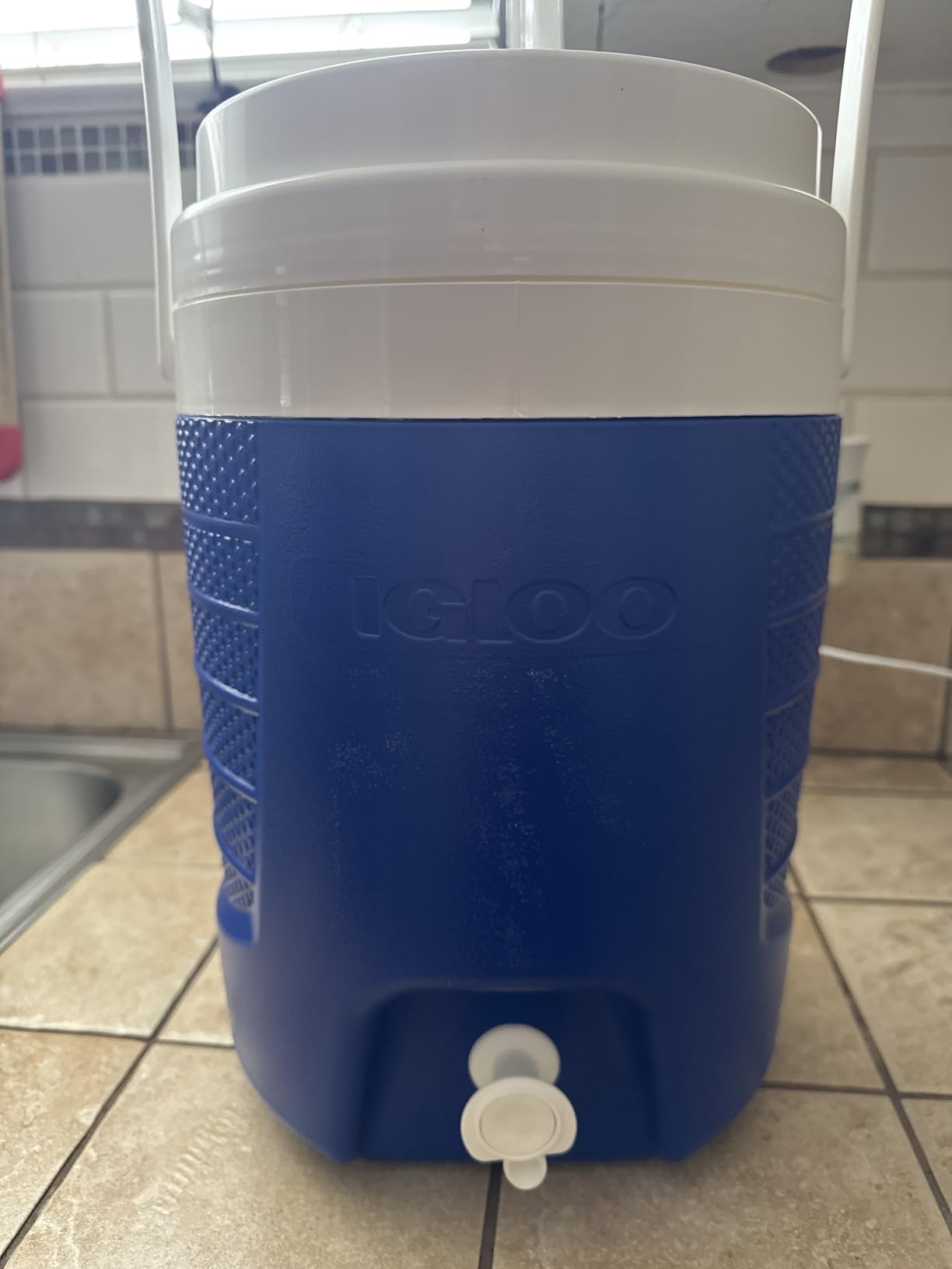Igloo 2 Gallon Portable Sports Cooler Water Beverage Dispenser, Insulated Cooler Dispenser, Majestic Blue customer photo 1