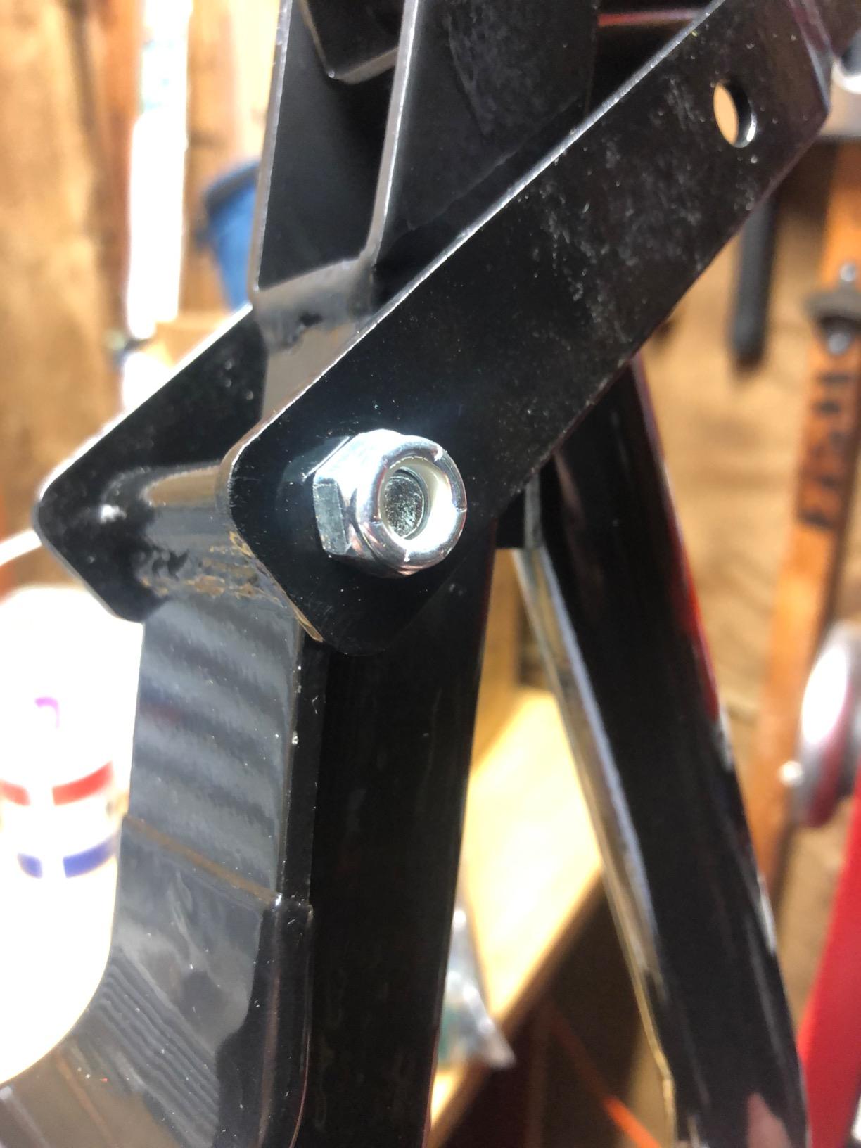 Extreme Max 5001.5013 Lever Lift Stand customer photo 2