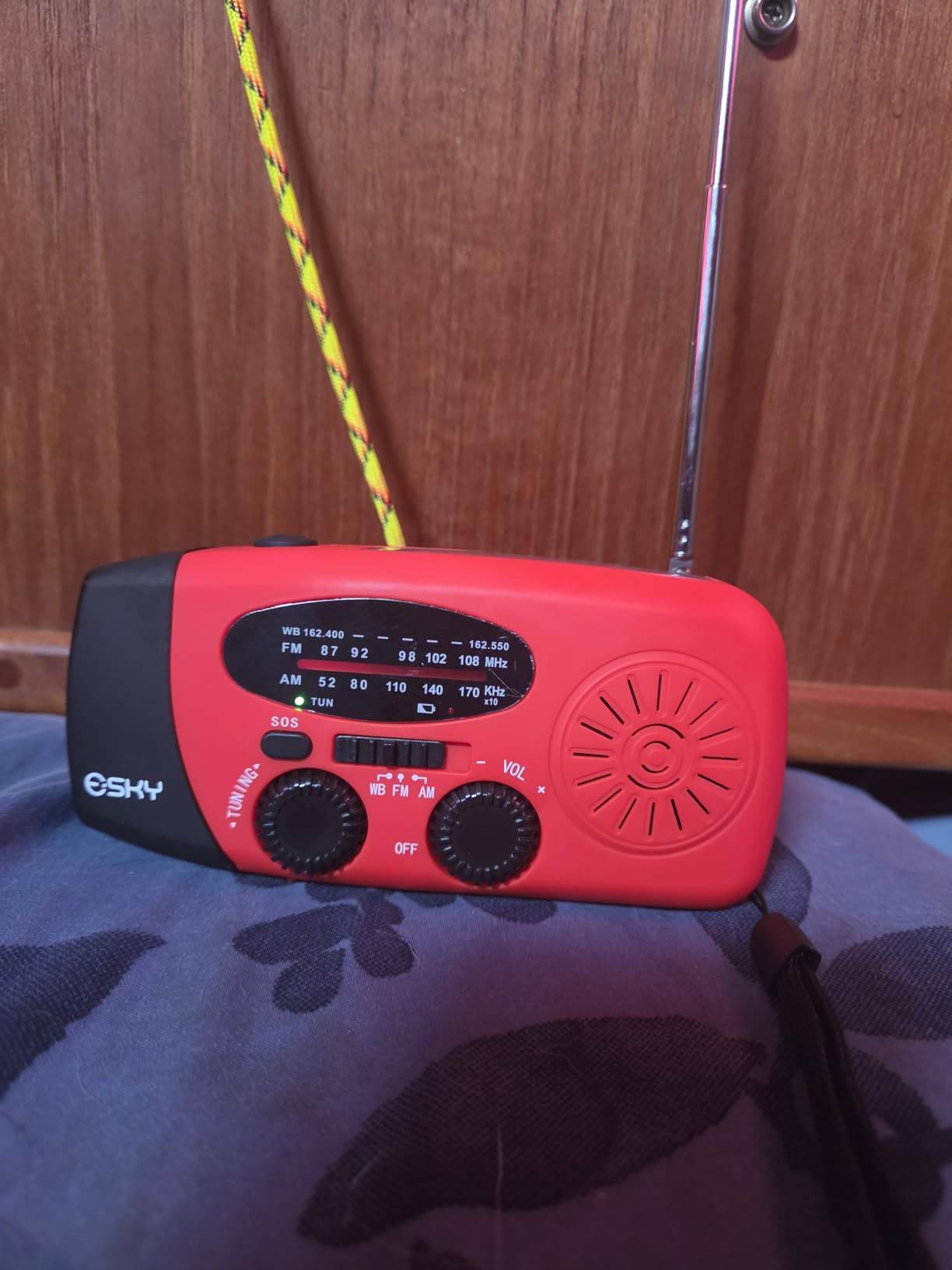 Esky Emergency Hand Crank Radio 7400mWh with 3 LED Flashlight, AM/FM/NOAA Portable Weather Radio with Built-in 2000mAh Battery, Solar Powered, SOS Alarm customer photo 2