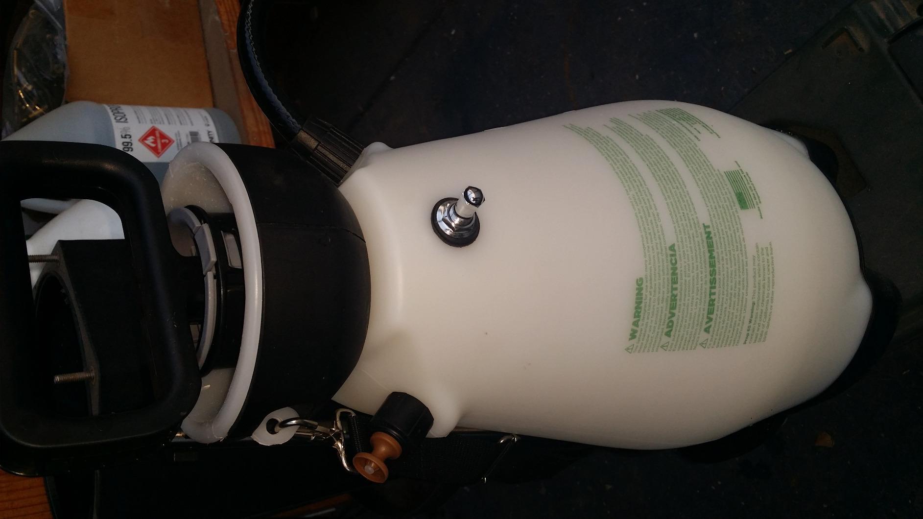 Smith Performance Sprayers R200 2-Gallon Compression Sprayer for Pros Applying Weed Killers, Insecticides, and Fertilizers customer photo 1