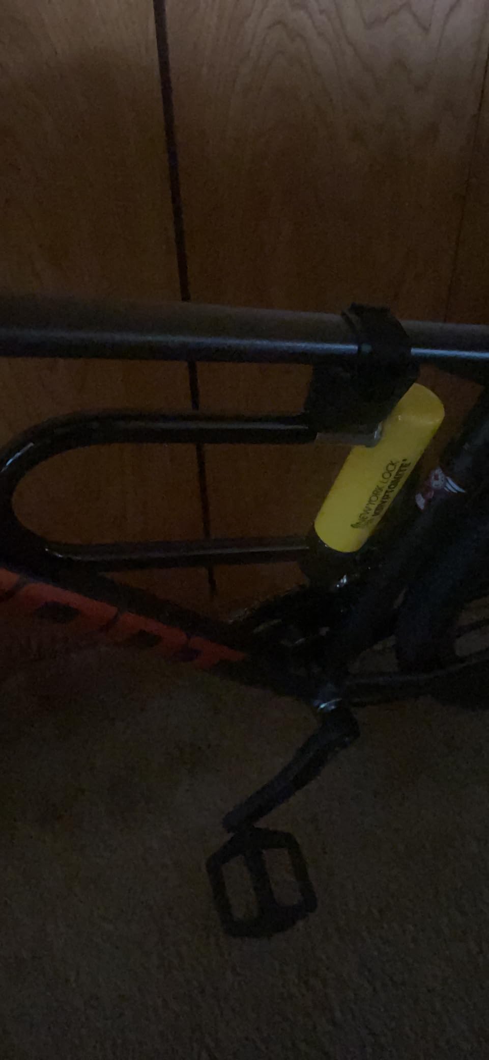 Kryptonite New York Standard Heavy Duty U-Lock, 16mm Anti-Theft Bike Lock for e-bikes and scooters, Pick-resistant disc cylinder with 3 keys and FlexFrame-U mount customer photo 2