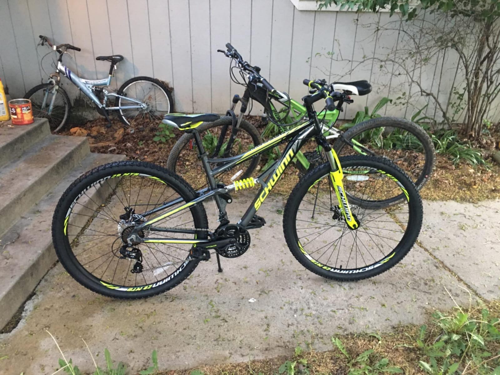 Schwinn Traxion Mountain Bike for Adult Men Women, 29-Inch Wheels, Full Suspension, 24-Speed Shimano Drivetrain, Trigger Shifter, 18-Inch Aluminum Frame, Mechanical Disc Brake, Matte Grey/Neon Green customer photo 2