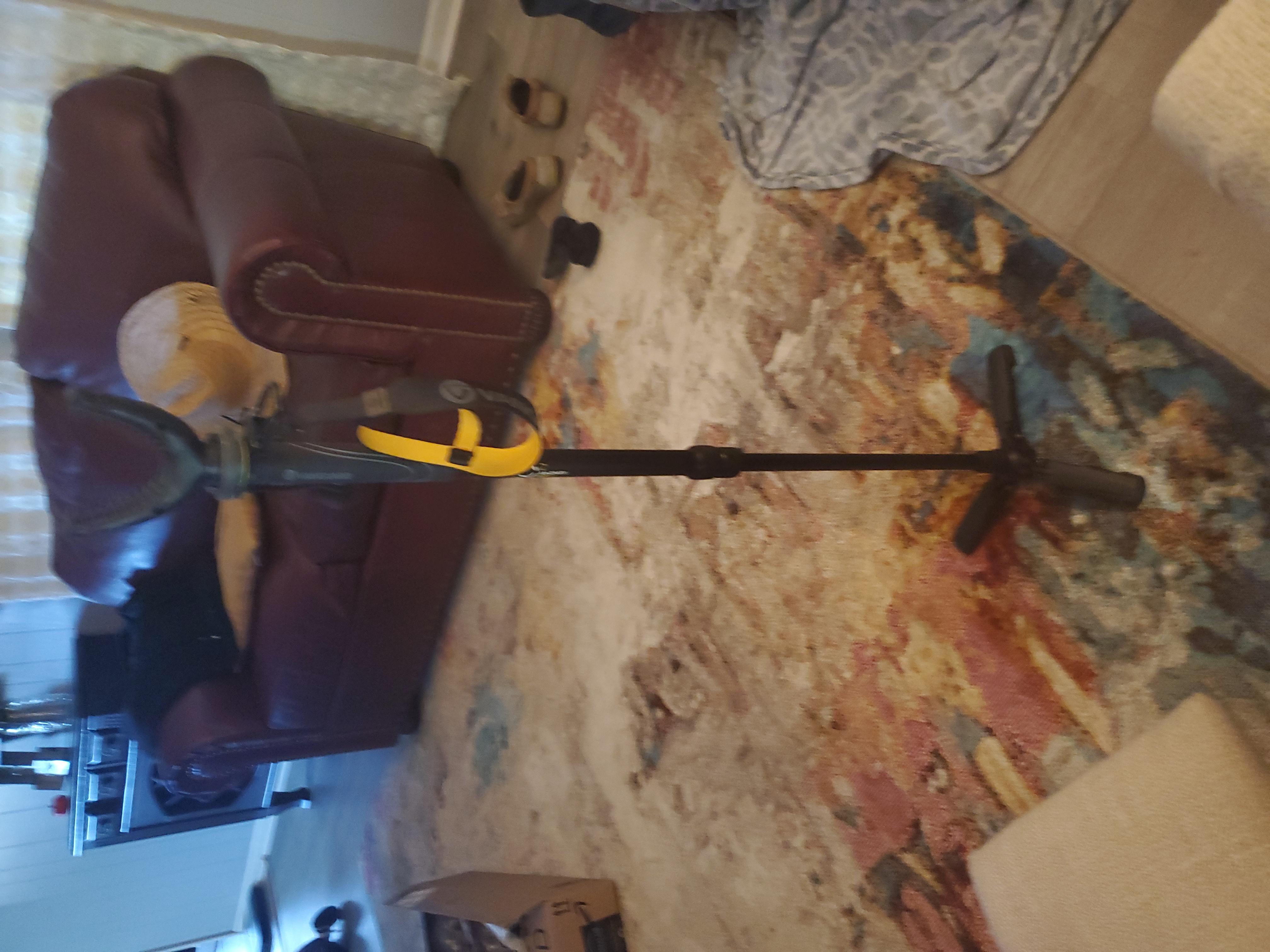 Vanguard VEO 2 AM-234TU Shooting Stick, Tri-Stand Base with Ball Joint, Rotating and Removeable U Shaped Yoke, Gray customer photo 2
