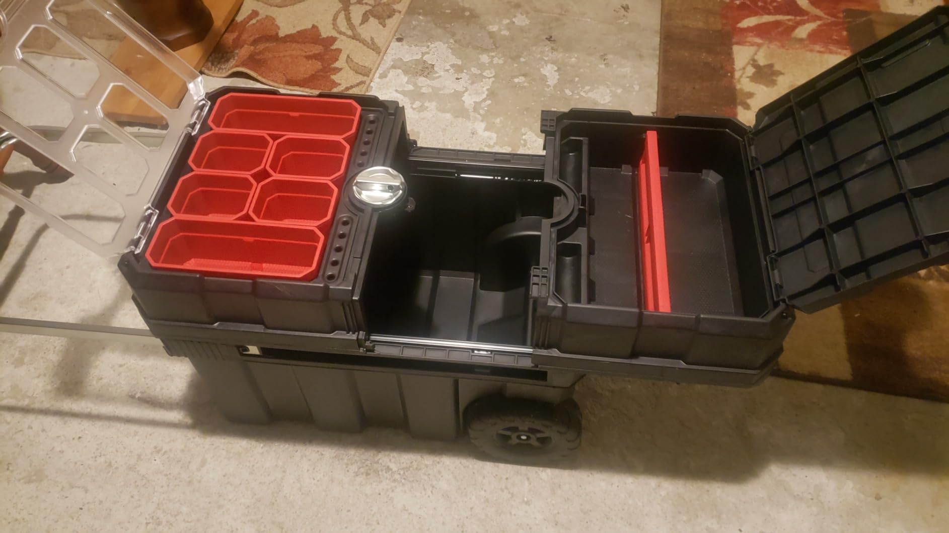 Keter Masterloader Resin Rolling Tool Box with Locking System and Removable Bins - Perfect Organization and Storage Chest for Power Drill, Tape Measure, and Screwdriver Set, Black customer photo 1