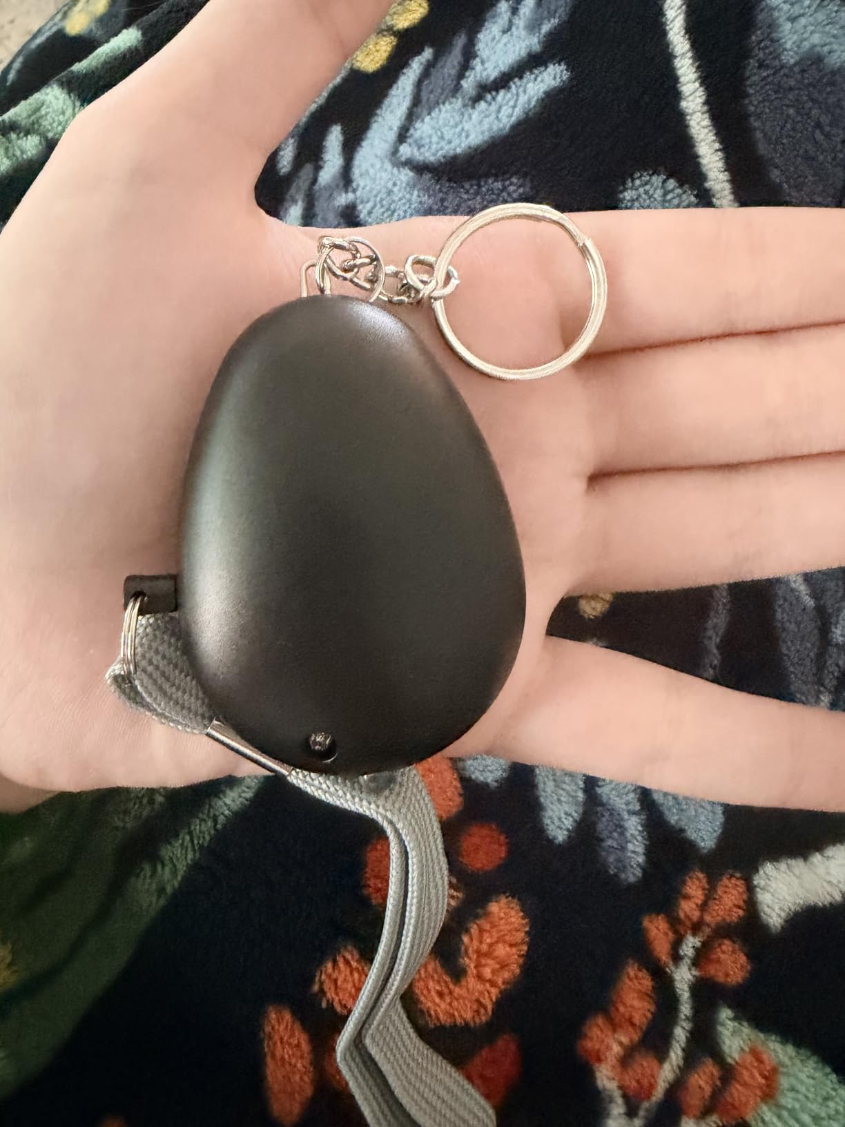 Personal Safety Alarm, 6 Pack 140DB Personal Security Alarm Keychain with LED Lights customer photo 1