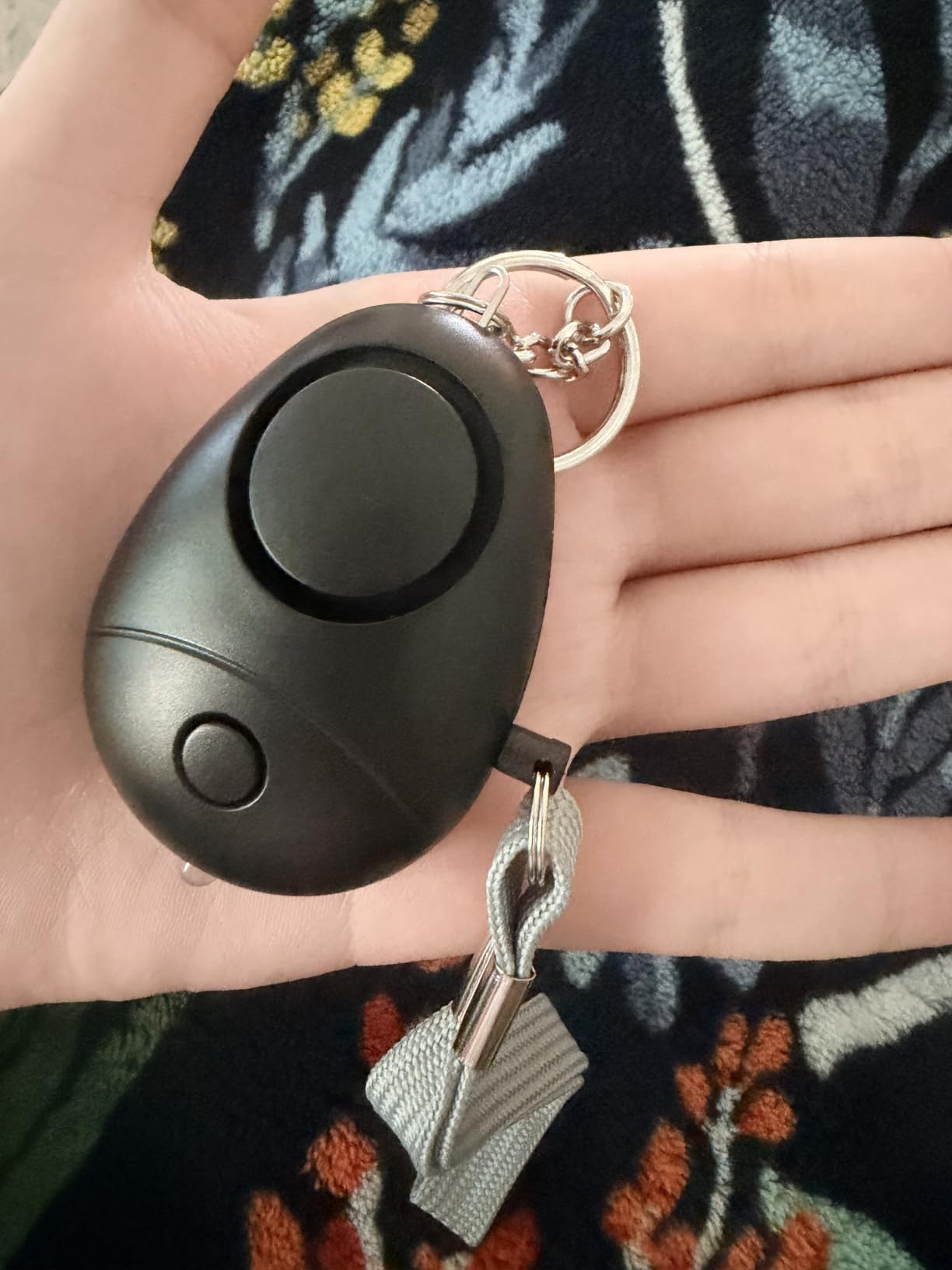 Personal Safety Alarm, 6 Pack 140DB Personal Security Alarm Keychain with LED Lights customer photo 2