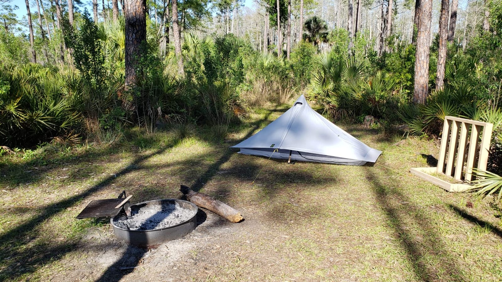Six Moon Designs Lunar Solo - 26 oz. 1 Person Ultralight Trekking Pole Tent - No-Sag 20D SilPoly Fabric - 3 Season Single Wall Backpacking Shelter with Bathtub Floor customer photo 2