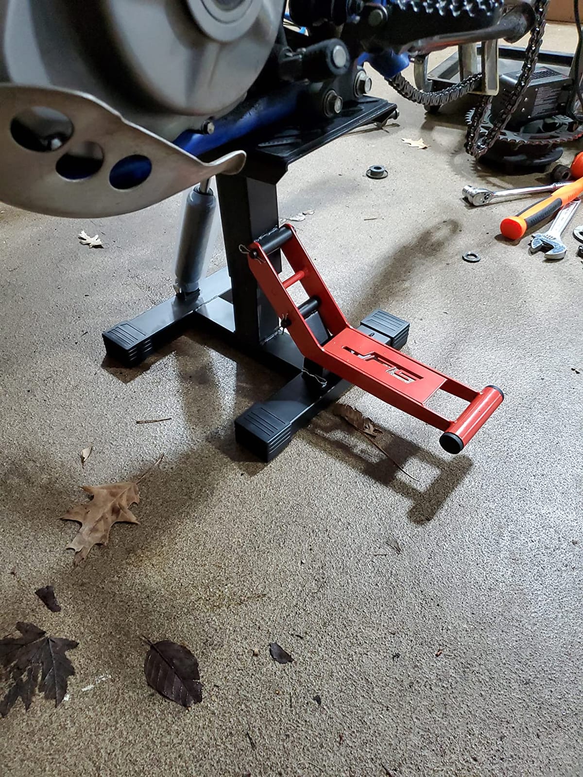 JFG RACING Adjustable Hydraulic Dirt Bike Stand Lift 1000 Lbs Capacity, Red | Solid steel, height adjustable, anti-slip lift jack hoist table, for most dirtbike/pit bike/electric dir bike customer photo 2