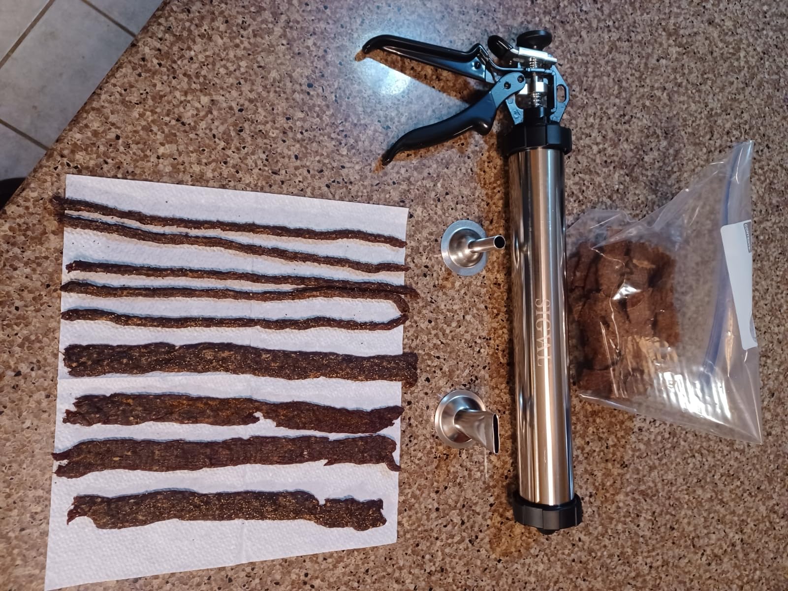 SIGVAL Frontier Jerky Gun, Beefy, with Stainless Steel Nozzles & Sausage Tips customer photo 1