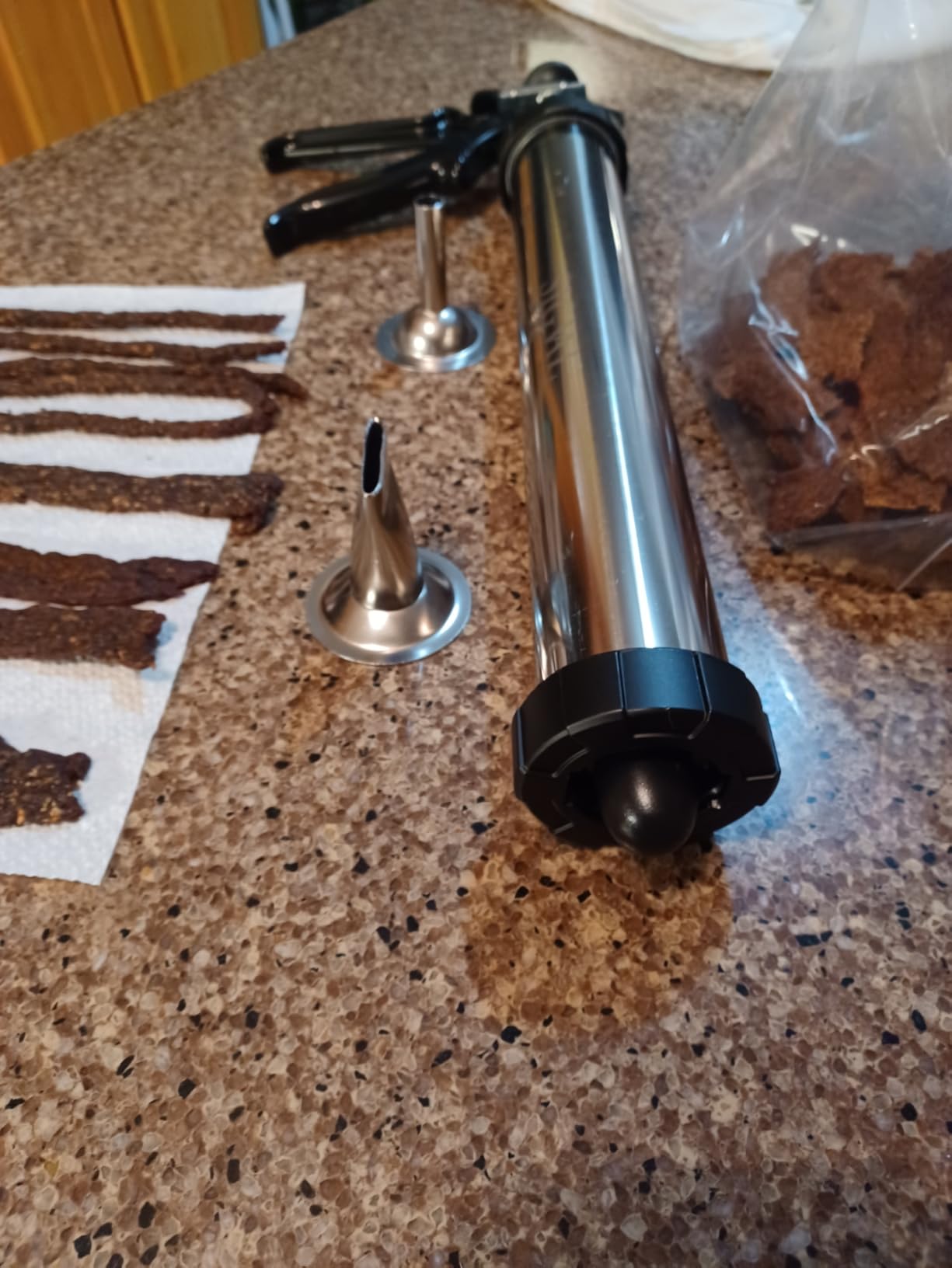 SIGVAL Frontier Jerky Gun, Beefy, with Stainless Steel Nozzles & Sausage Tips customer photo 2