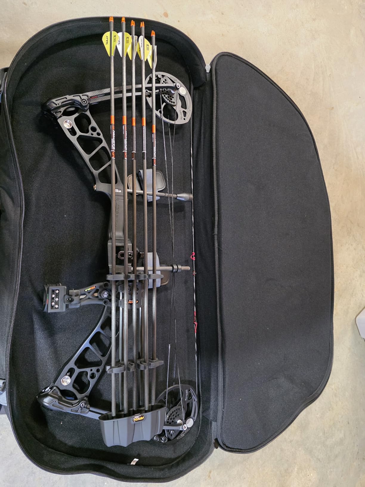 LEGEND Apollo Soft Bow Case - Compound Bow Case with Multiple Storage & Foam Padding, Lightweight Bow and Arrow Case for Archery Accessories, Bow Bag with Arrow Tube Pocket - 40