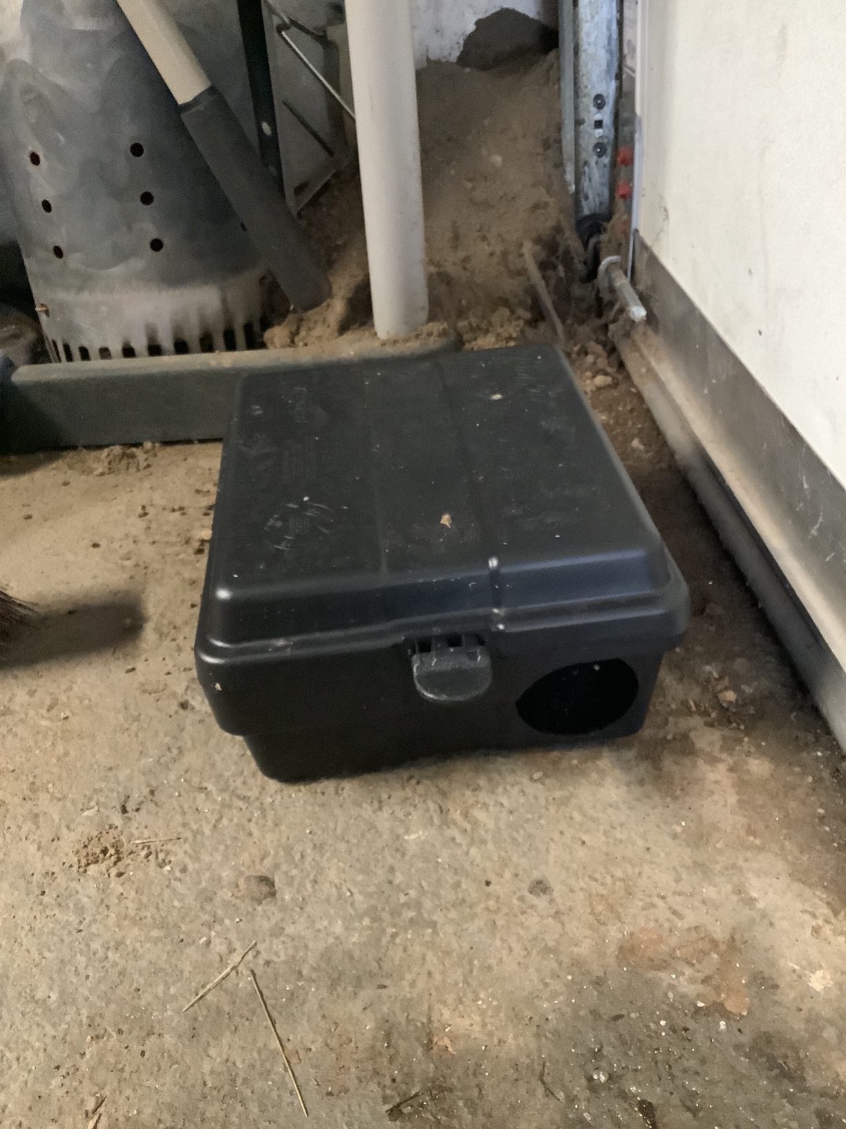 Outpost Rat Bait Station | Single Station Targets Small Mice Up to Large Rats | Position Horizontal or Vertical | Made in USA customer photo 2