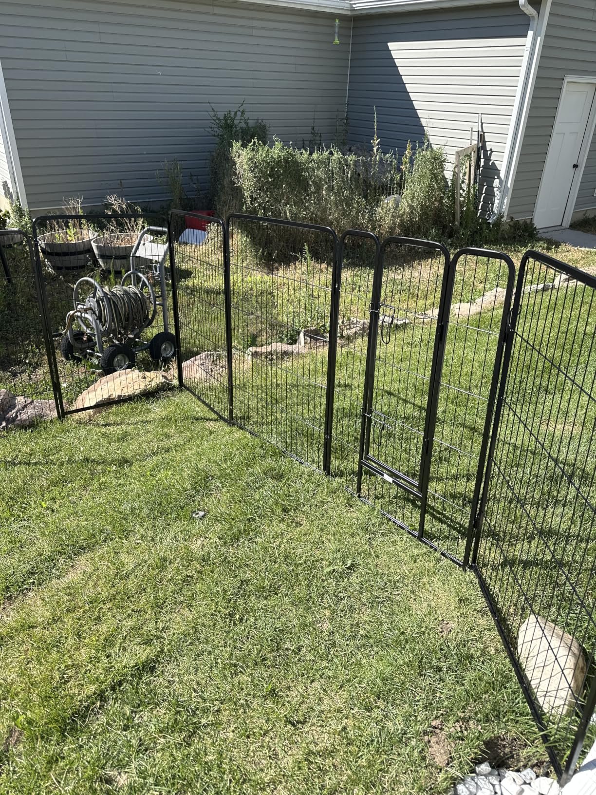 BestPet | Dog Playpen | 40 Inch, 16 Panels | Heavy Duty Metal Pet Exercise Pen | Indoor Outdoor Fence Panels | Rust-Resistant, Removable, Tool-Free Setup | Anti-Skid, Expandable Design customer photo 2
