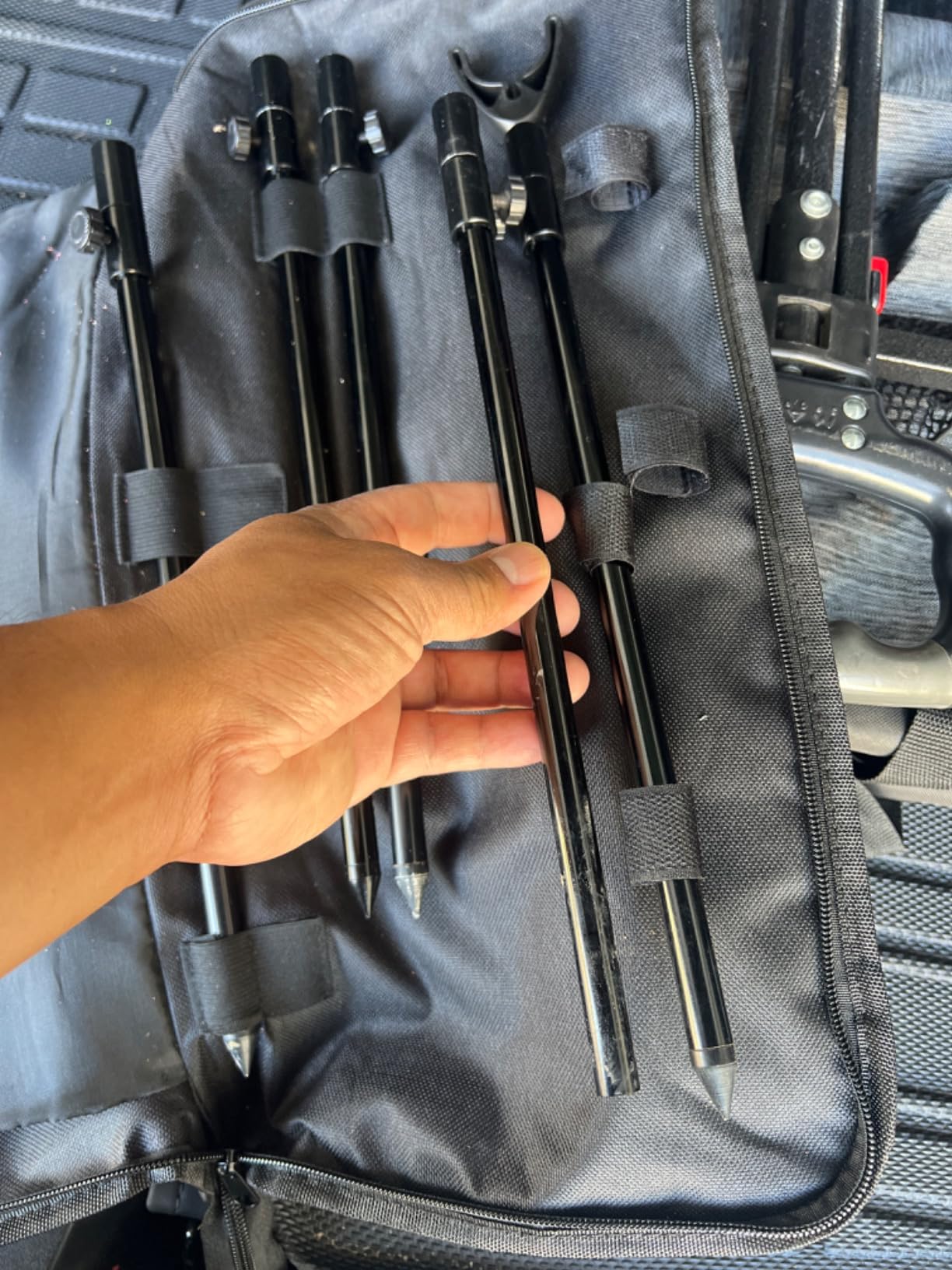 Lixada 34-56cm/48-75cm Extending Aluminum Alloy Fishing Bankstick Adjustable Carp Fishing Bank Stick Fishing Rod Pod Rest for Bite Alarm-2 pcs customer photo 1