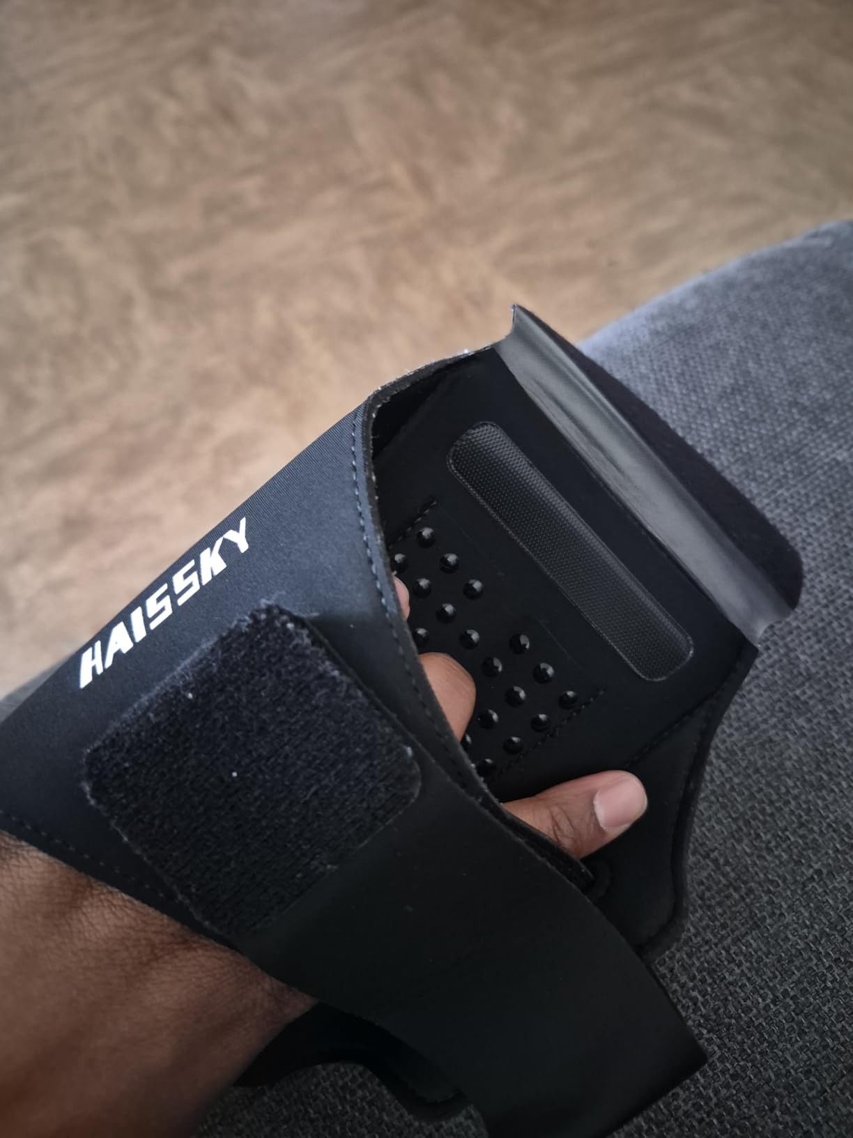 Cell Phone Running Armband with Zipper Pocket Armband Case Running Holder for iPhone 16 Pro Max/15/14 Pro Max/13/12 /11 Pro Max/XS/XR,Galaxy S20 S10,Sweatproof Arm Band with Card/Key Bag customer photo 2