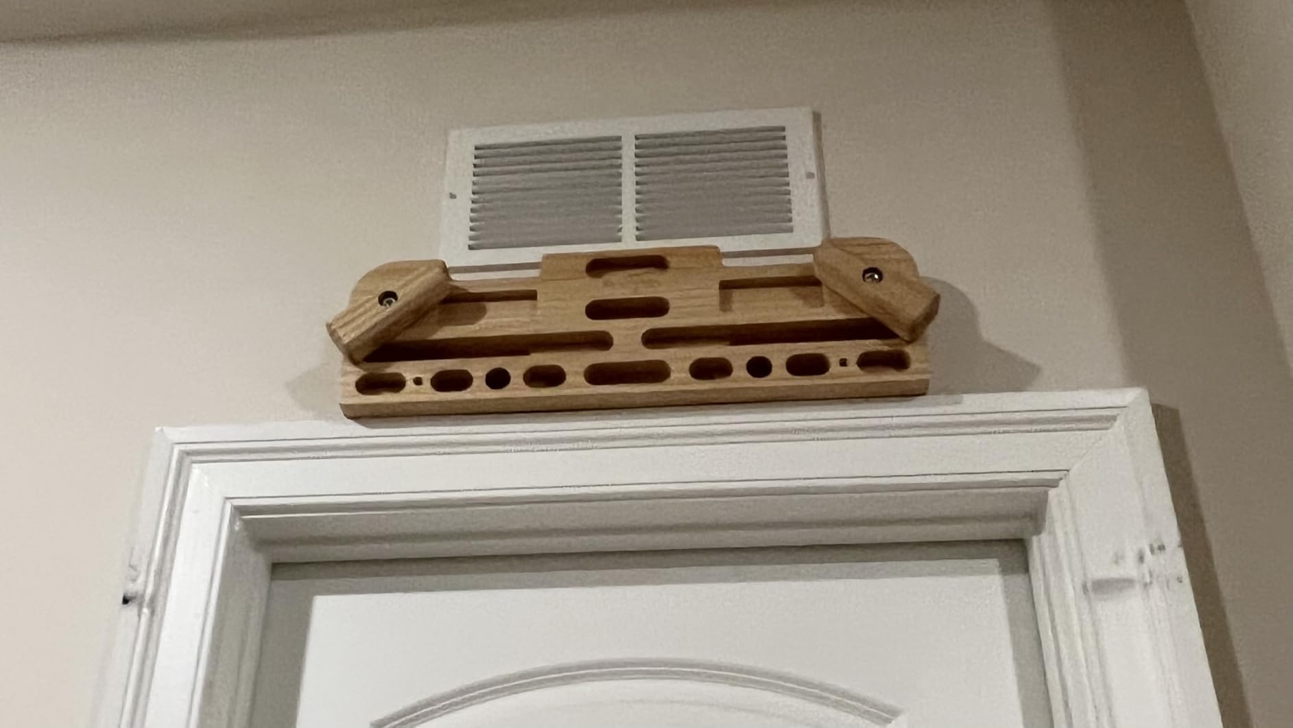 Yes4All Wooden Hang Board/Climbing Board for Doorway - Hand Strengthener Equipment for Training Finger, Grip and Pull Up customer photo 1