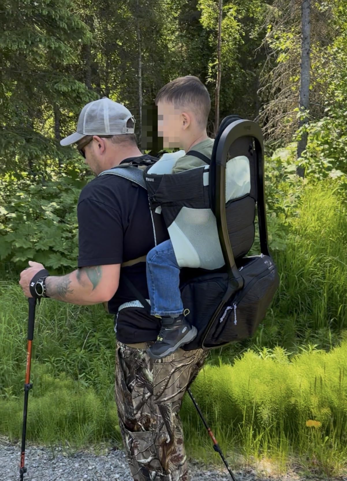 Thule Sapling Child Carrier Backpack - Machine Washable Seat - Self-Standing Frame - Adjustable padded straps for parents - Ergonomic seat with under-leg support for child - UPF 50 Sunshade customer photo 1