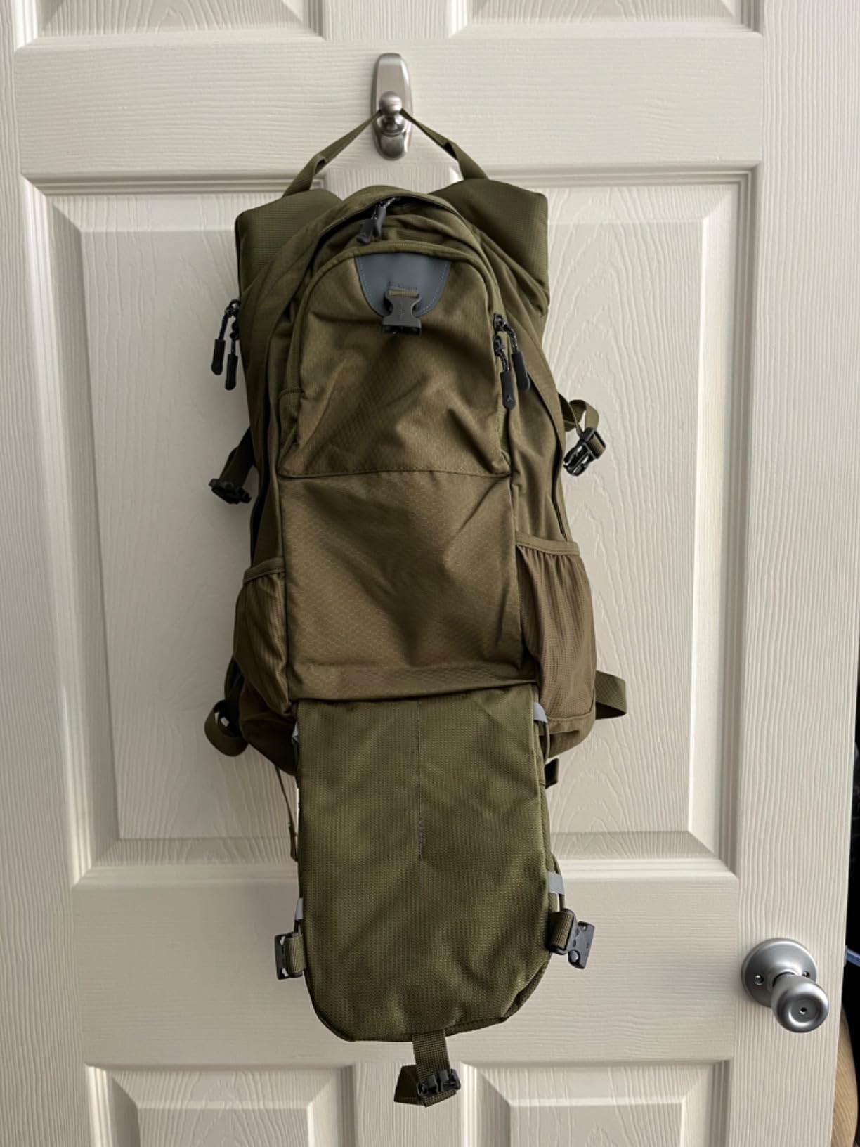 Teton Oasis/Trailrunner Hydration Backpack - Lightweight Water Pack with 2L/3L Bladder for Hiking, Running, Cycling, Biking 18L/22L Sizes - Sewn-in Rain Cover - Fits Men and Women customer photo 1