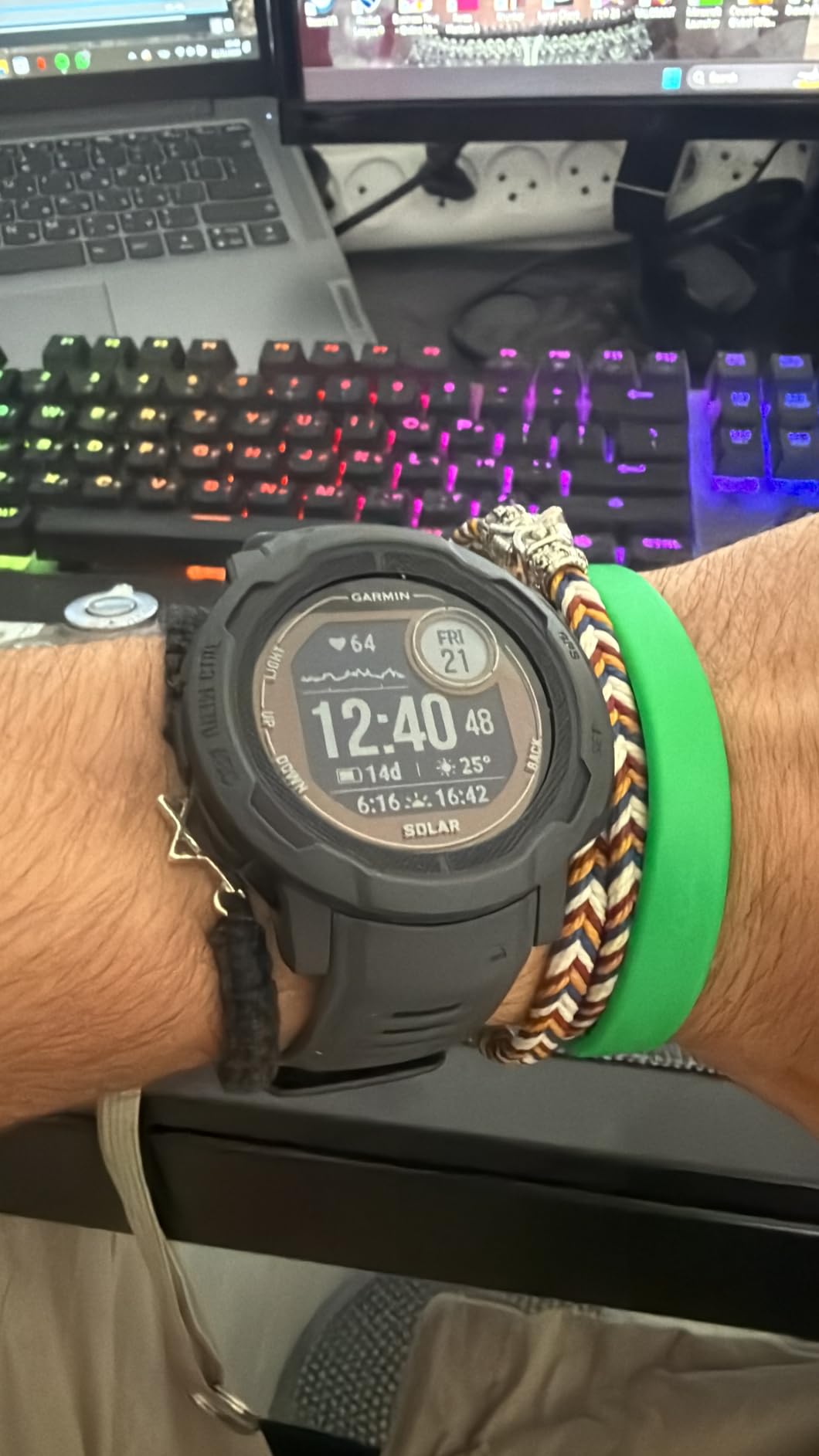 Garmin Instinct 2 Solar, Smaller-Sized Rugged Outdoor Watch with GPS, Graphite customer photo 1