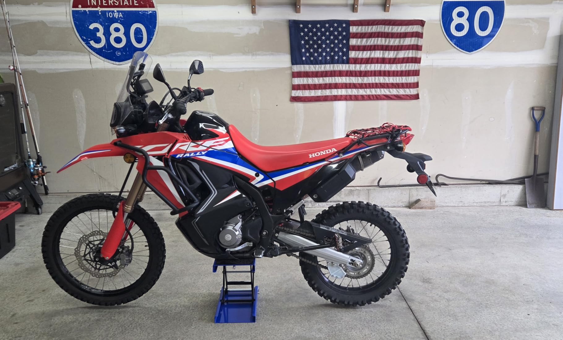 OMT Motorcycle Lift, 1100lb Scissor Jack Stand for ATV Dirt Bike Cruiser | Wide Deck Motorbike Center Stand; Crank Hoist T Handle And 3/8 Inch Socket; 3.7 To 14.6 Inch Lift; 5 Lock Holes; Chain Brush customer photo 2