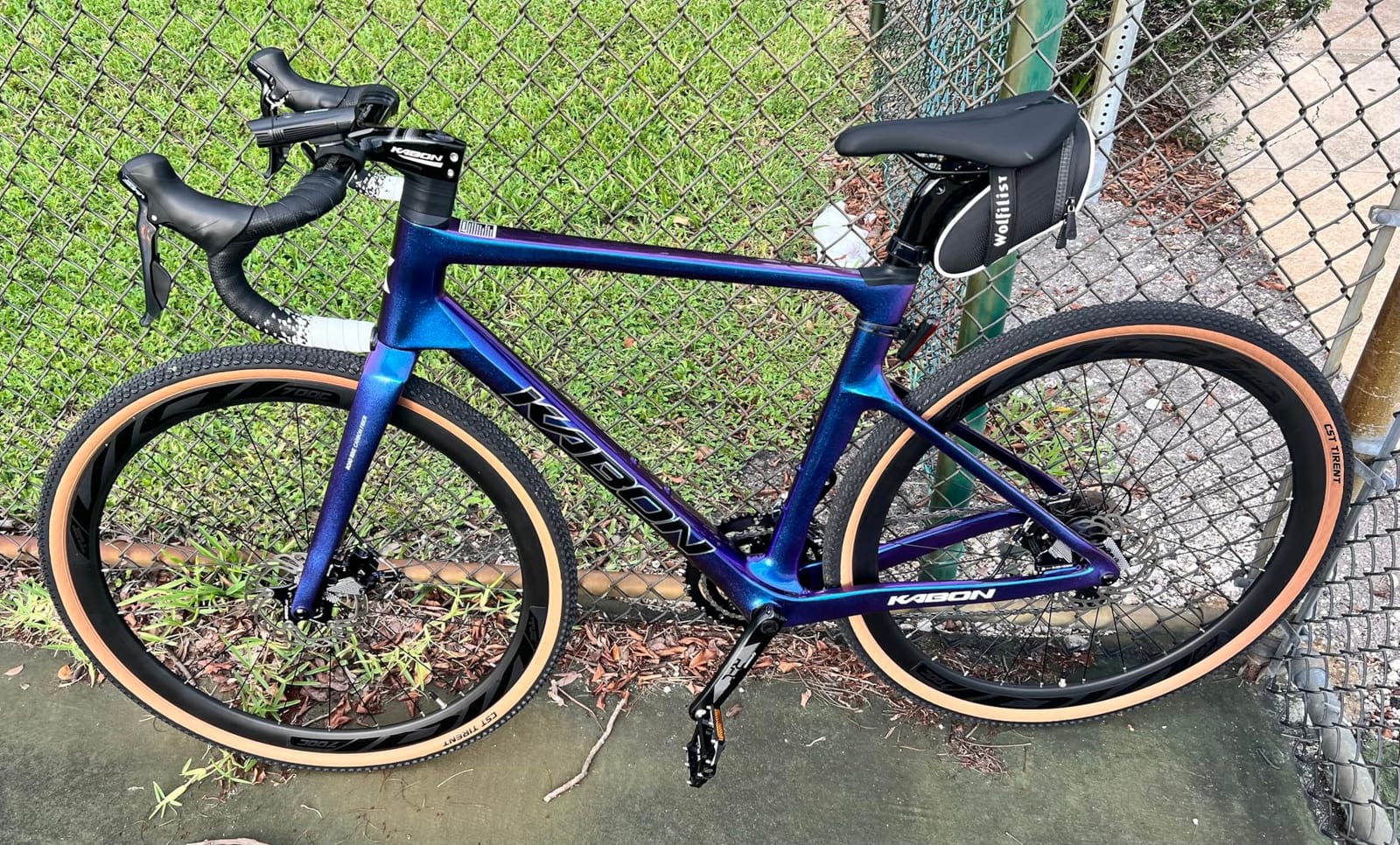KABON Carbon Gravel Road Bike, T800 Carbon Fiber Frame 700C Road Bike with 18 Speeds Drivetrain, Integrated Carbon Handlebar, Disc Brakes Racing Bicycle for Adult Unisex customer photo 1