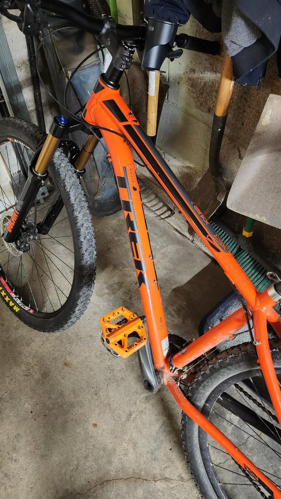 BOLANY 26/27.5/29inch Bike Suspension Fork 120mm Travel 28.6mm (1-1/8inch)*220mm Thread-Less Straight Steerer 9mm QR*100mm Spacing Disc Brake Version MTB Air Forks customer photo 2