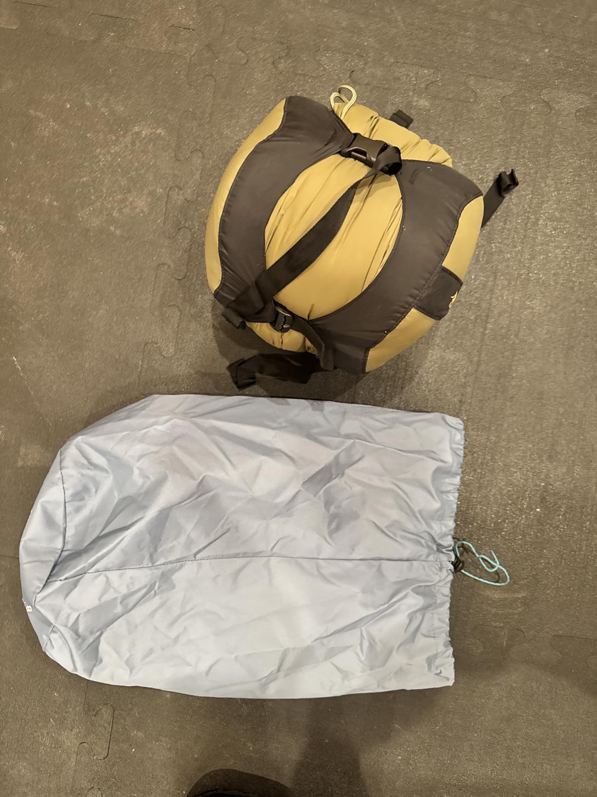 Sea to Summit Lightweight Compression Sack, Space-Saving Outdoor and Travel Storage customer photo 1