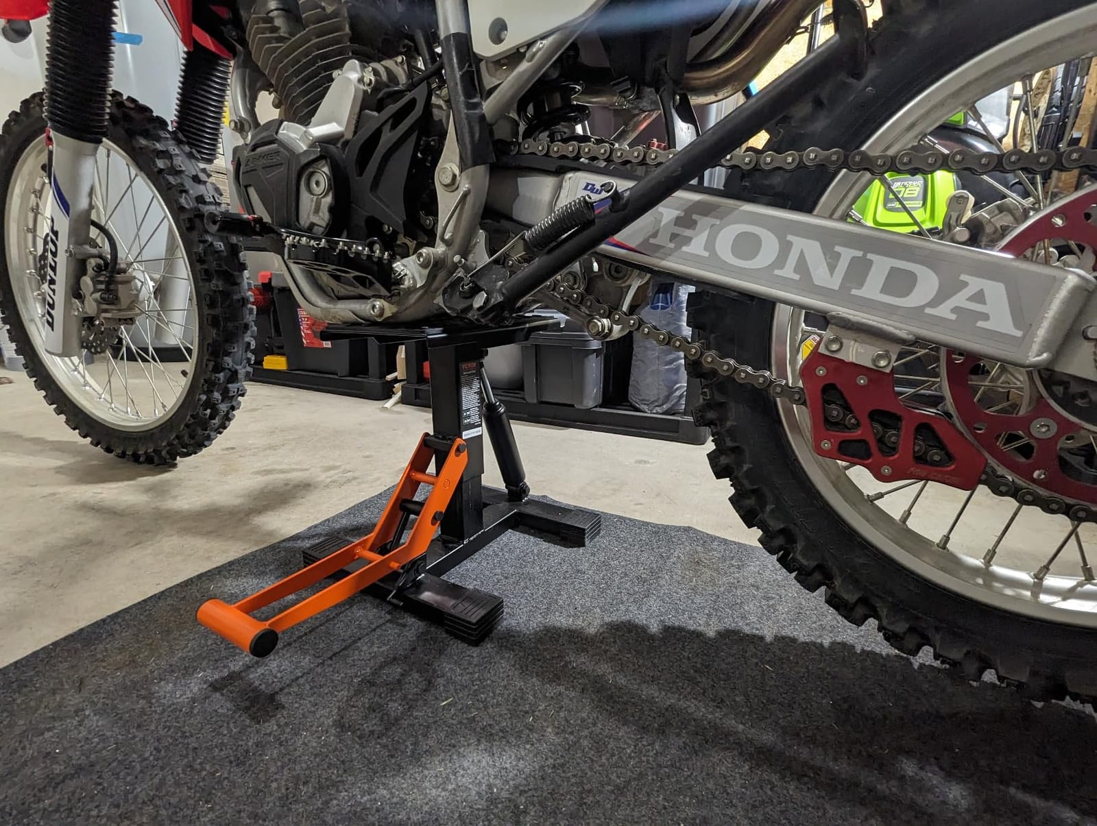 VEVOR Dirt Bike Lift Stand 440 lbs Capacity Motorcycle Jack Lift Stand | For Dirt Pit Bike Repair, Maintenance, Dirt Bike Accessories, Hydraulic Lift Operation, with Height Adjustable Hoist Table customer photo 2