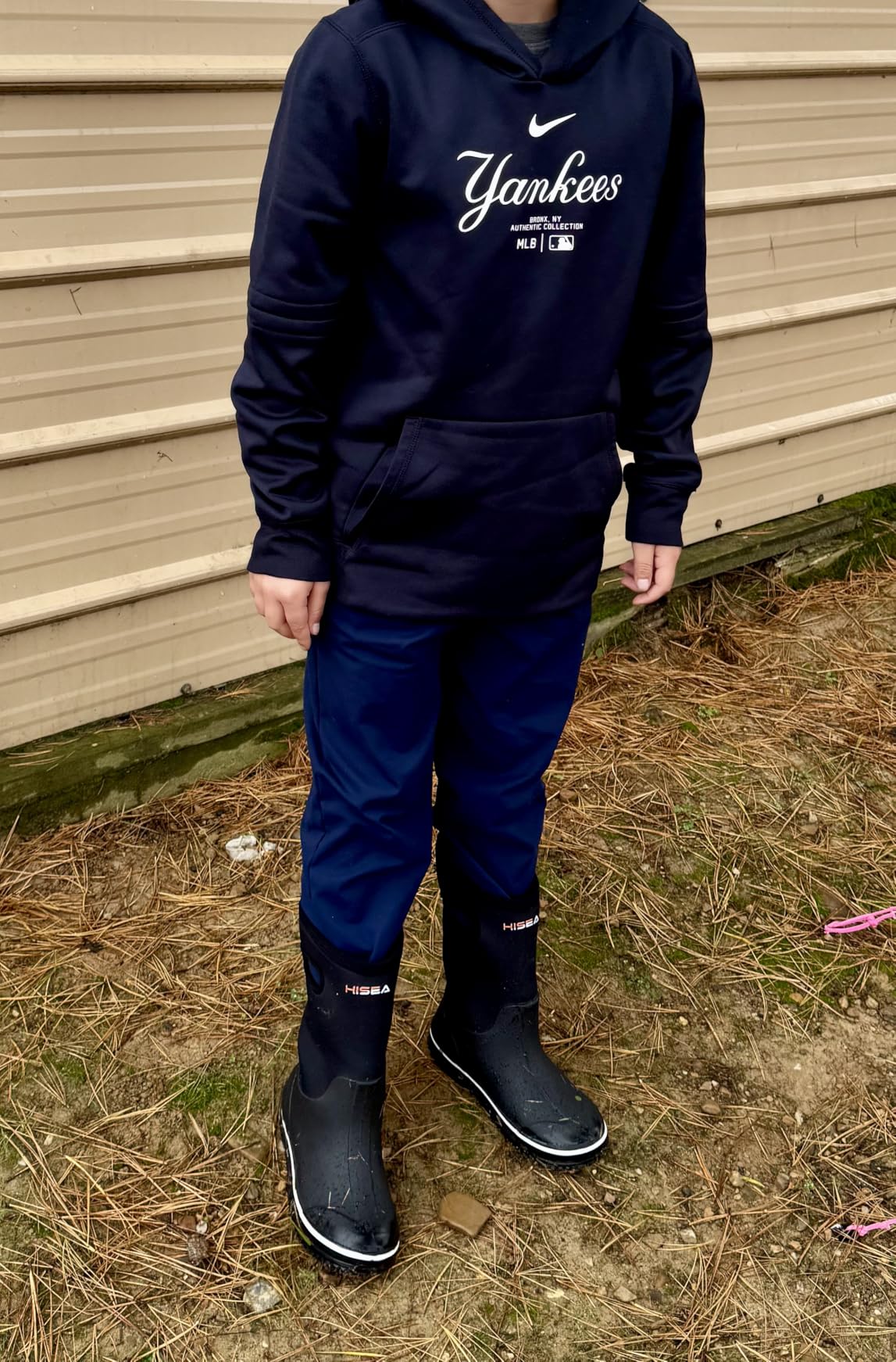 HISEA Kids Rain Boots for Boys Girls Rubber Mud Boots with Easy-On Handles | Waterproof Insulated Neoprene Boots, Seamless Mid Calf Rainboots Water Snow Winter Outdoor Play Shoes (Little Kid/Big Kid) customer photo 1