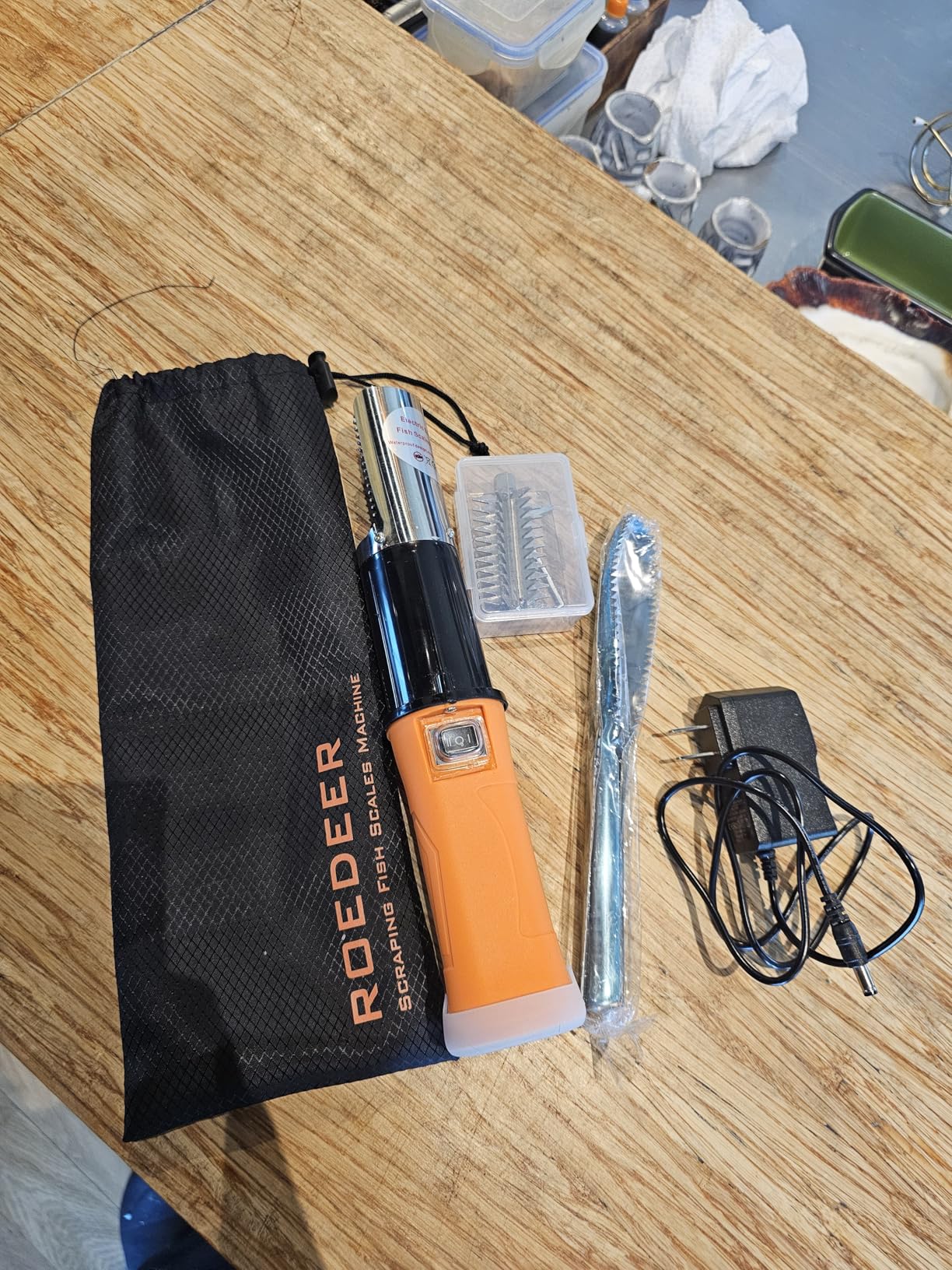 Cordless Electric Fish Scaler Tools, Built-in 12v Rechargeable Battery, 2 Cutter Heads, Two-way Rotated, IPX7 Waterproof, Electric Fish Scaler Remover, Professional Fish Descaler Tool customer photo 2