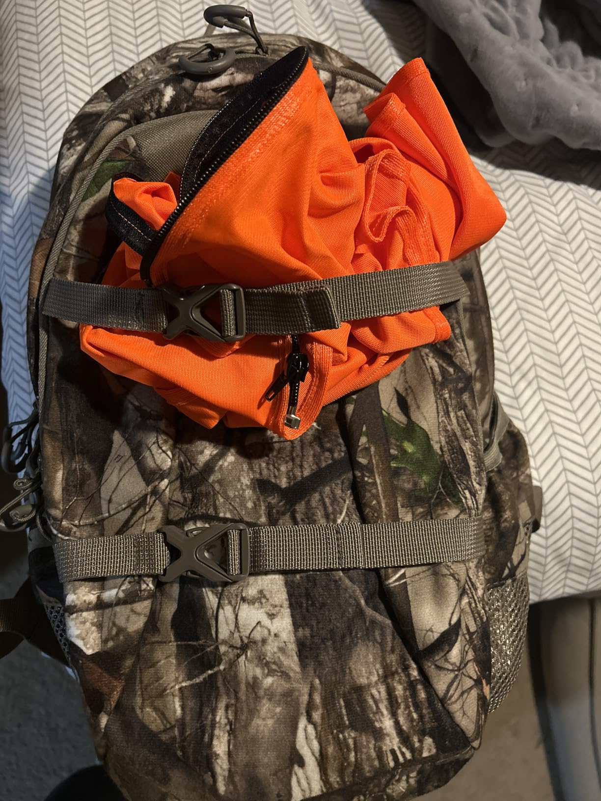 TIDEWE Hunting Backpack with Waterproof Rain Cover, 25L Hunting Pack, Durable Hunting Day Pack for Bow Rifle Gun (Next Camo G2) customer photo 1