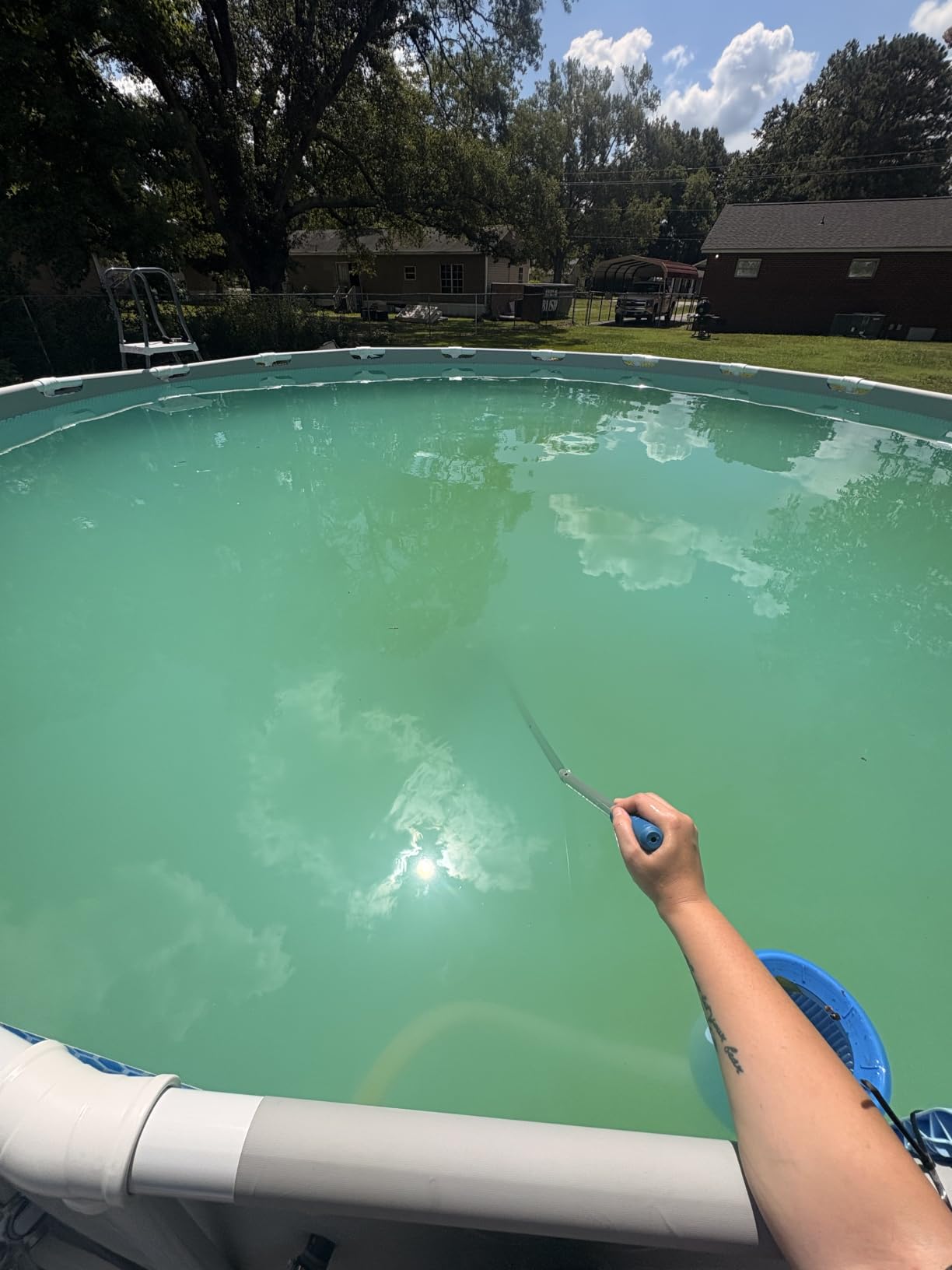 KOKIDO Cordless Handheld Pool Vacuum for Above Ground Pool, with 6ft Pole and 2 Vac Brush Heads, Ideal for Spot Cleaning Small Inground Pool Spa up to 20ft, Rechargeable, 60min, Sand and Light Debris customer photo 1