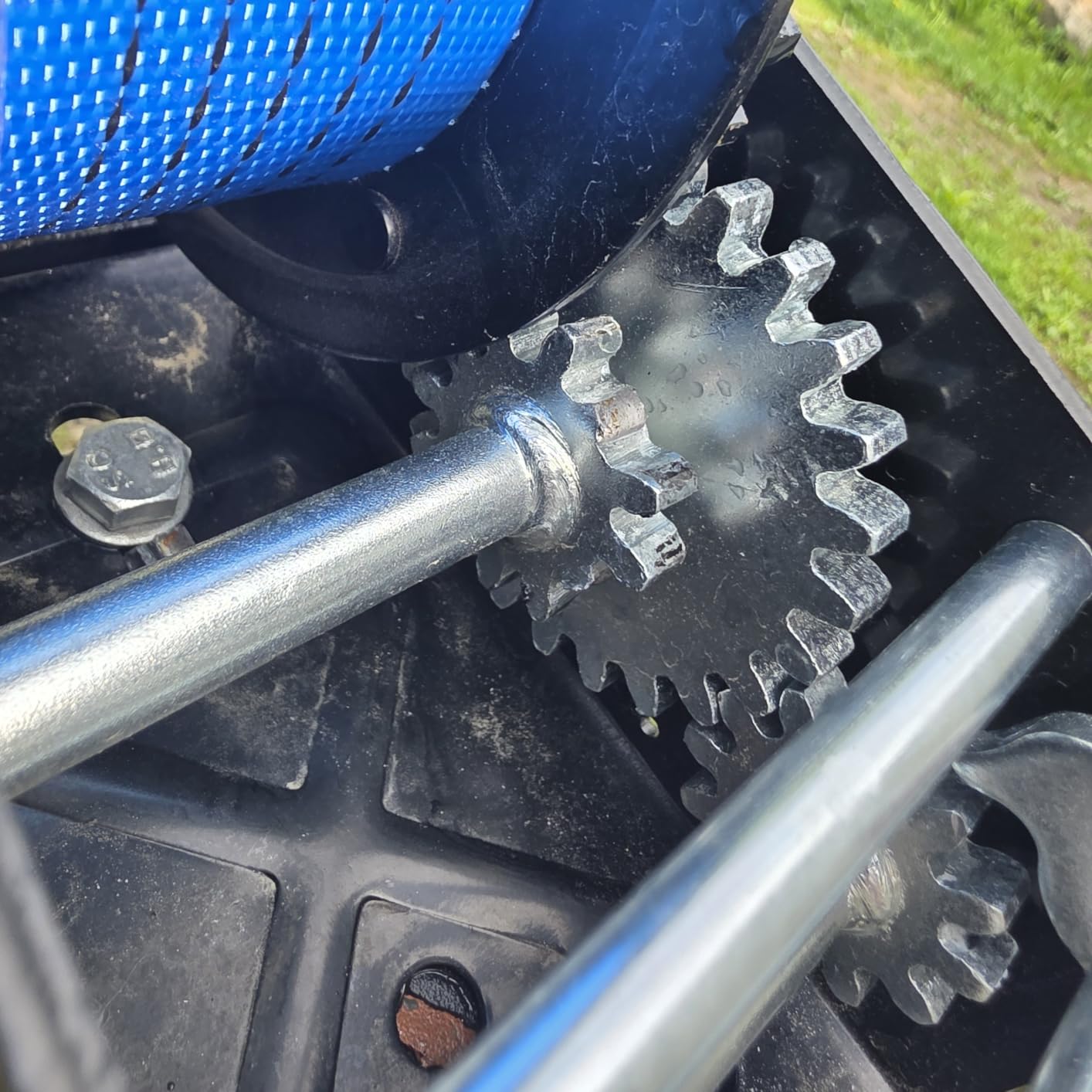 3500lbs Heavy Duty Boat Trailer Winch with 32FT Strap, 2-Way Ratchet 4:1/8:1 Gear Trailer Winch, Portable Hand Crank Winch for Boat, Truck, Trailer, RV, ATV, Jet Ski customer photo 1